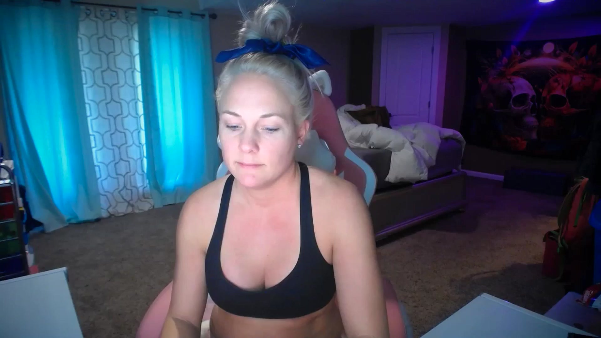Gallery image thumbnail from AshlynnStorm's myfreecams stream on, 02/23/2025, 22:01 image 15 of 20