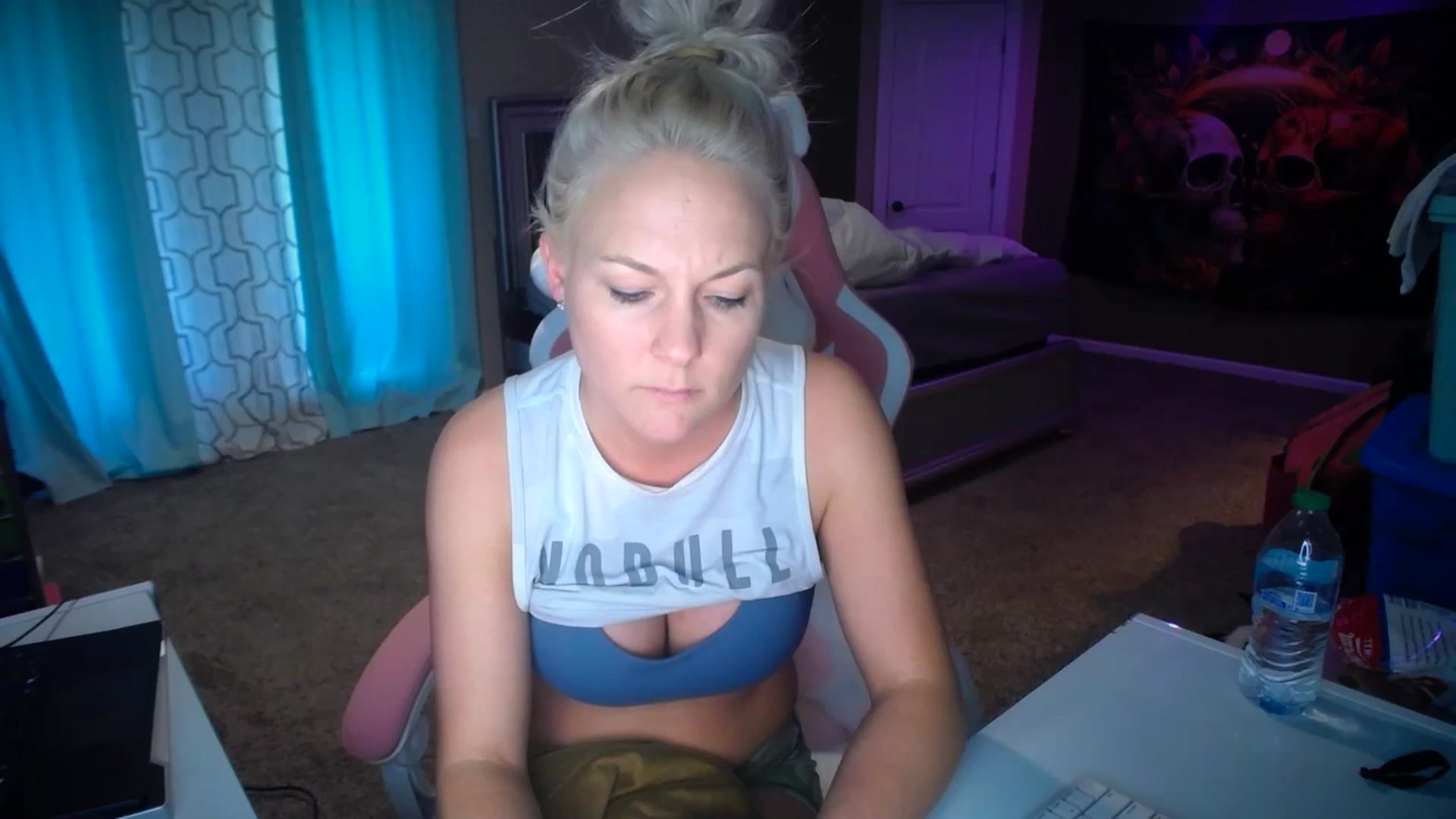Gallery image thumbnail from AshlynnStorm's myfreecams stream on, 02/25/2025, 19:09 image 12 of 20