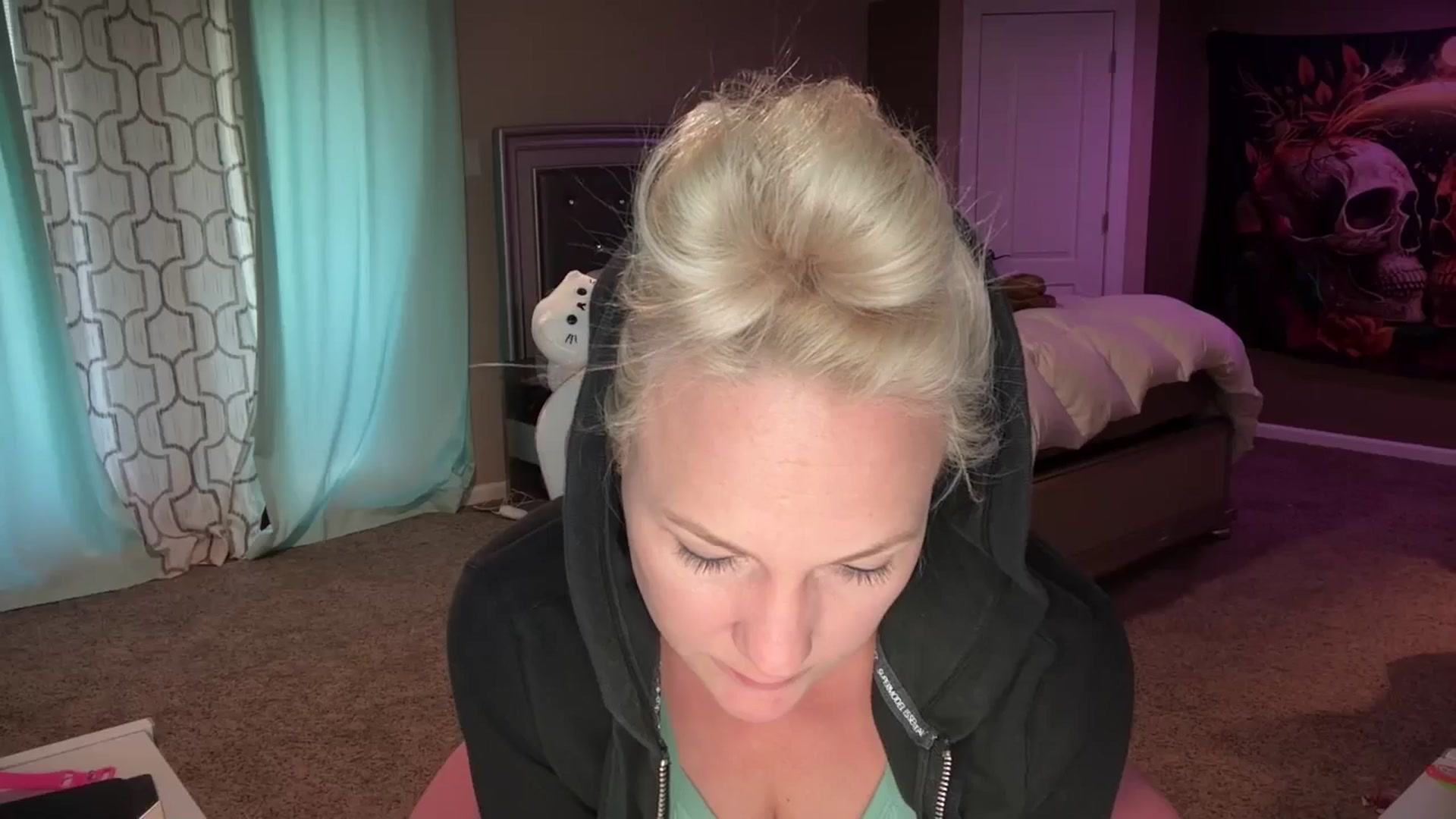 Gallery image thumbnail from AshlynnStorm's myfreecams stream on, 02/27/2025, 20:10 image 4 of 20