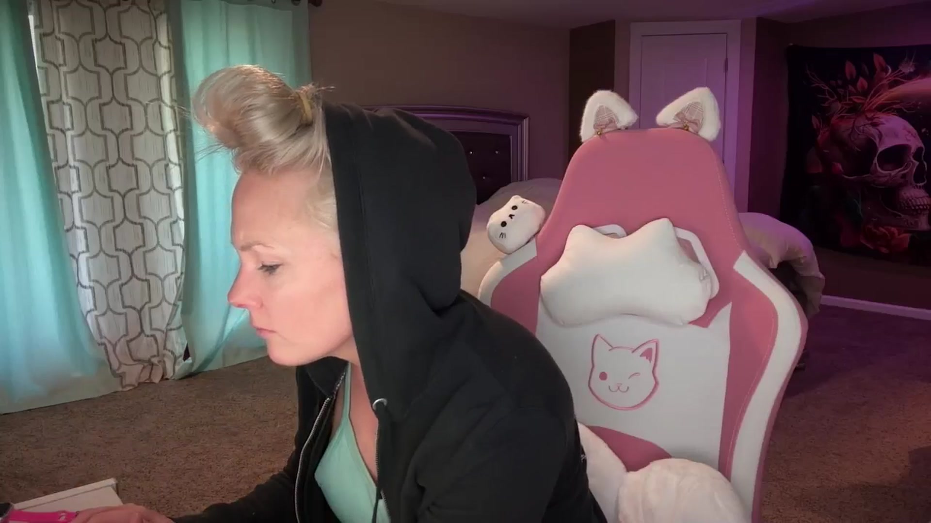 Gallery image thumbnail from AshlynnStorm's myfreecams stream on, 02/27/2025, 20:10 image 17 of 20