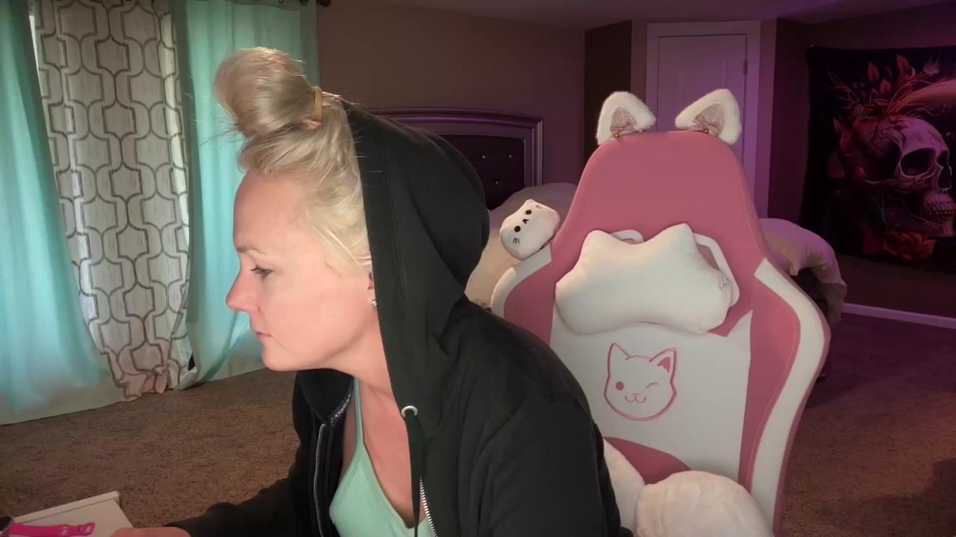 Gallery image thumbnail from AshlynnStorm's myfreecams stream on, 02/27/2025, 20:10 image 14 of 20