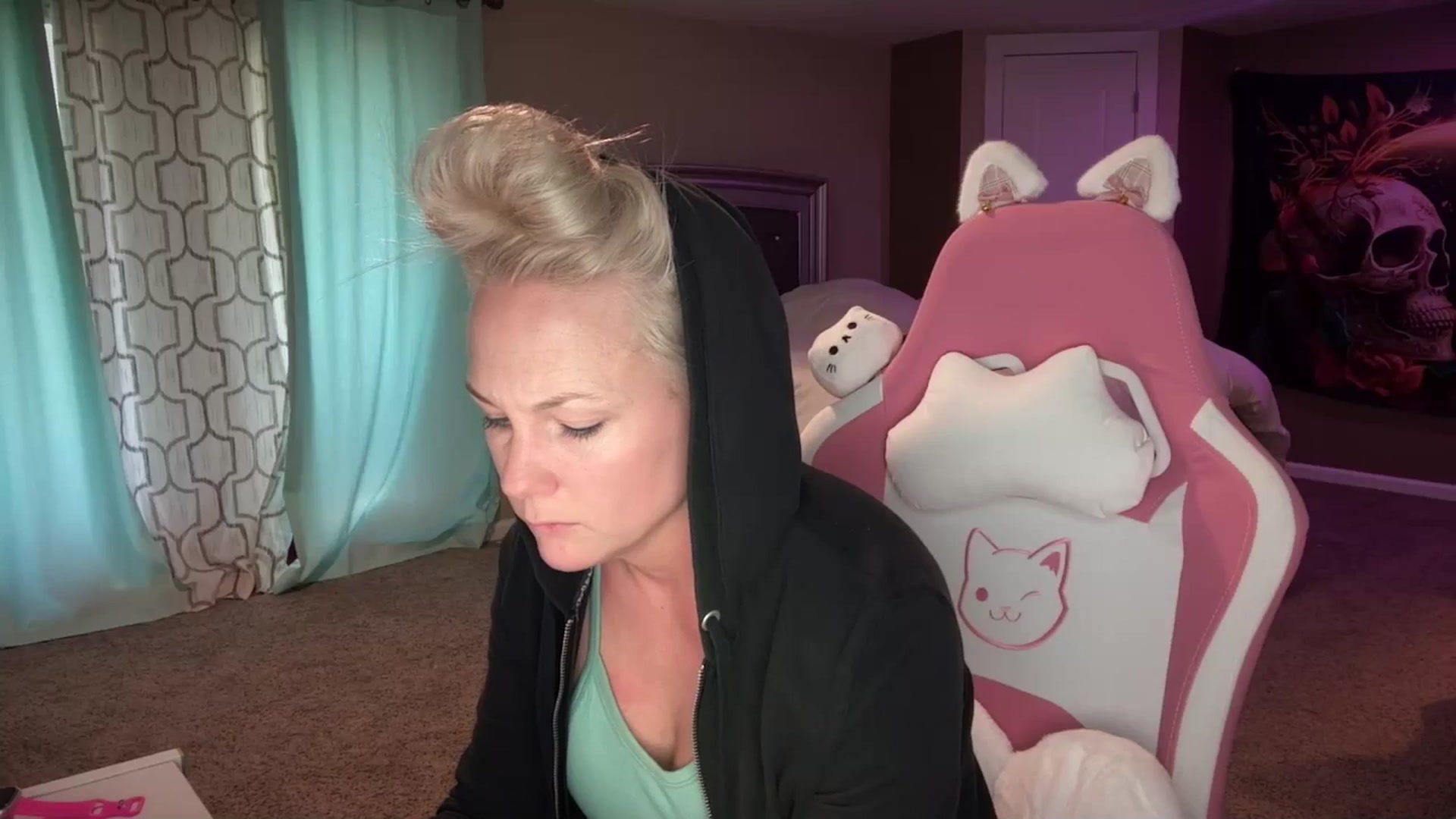 Gallery image thumbnail from AshlynnStorm's myfreecams stream on, 02/27/2025, 20:10 image 19 of 20