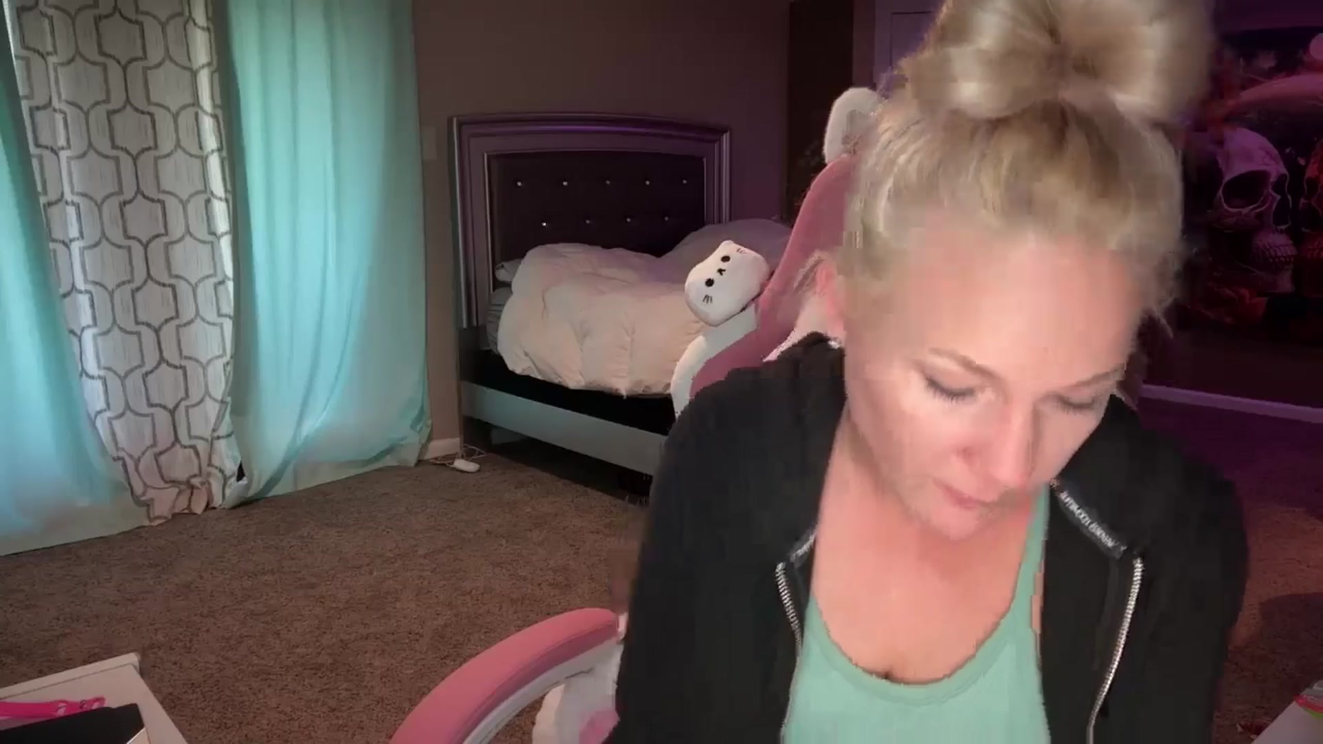 Gallery image thumbnail from AshlynnStorm's myfreecams stream on, 02/27/2025, 20:10 image 2 of 20