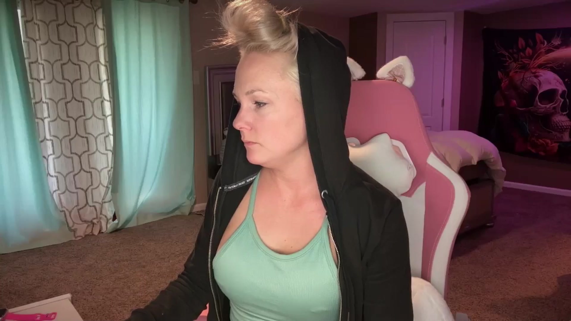Gallery image thumbnail from AshlynnStorm's myfreecams stream on, 02/27/2025, 20:10 image 16 of 20