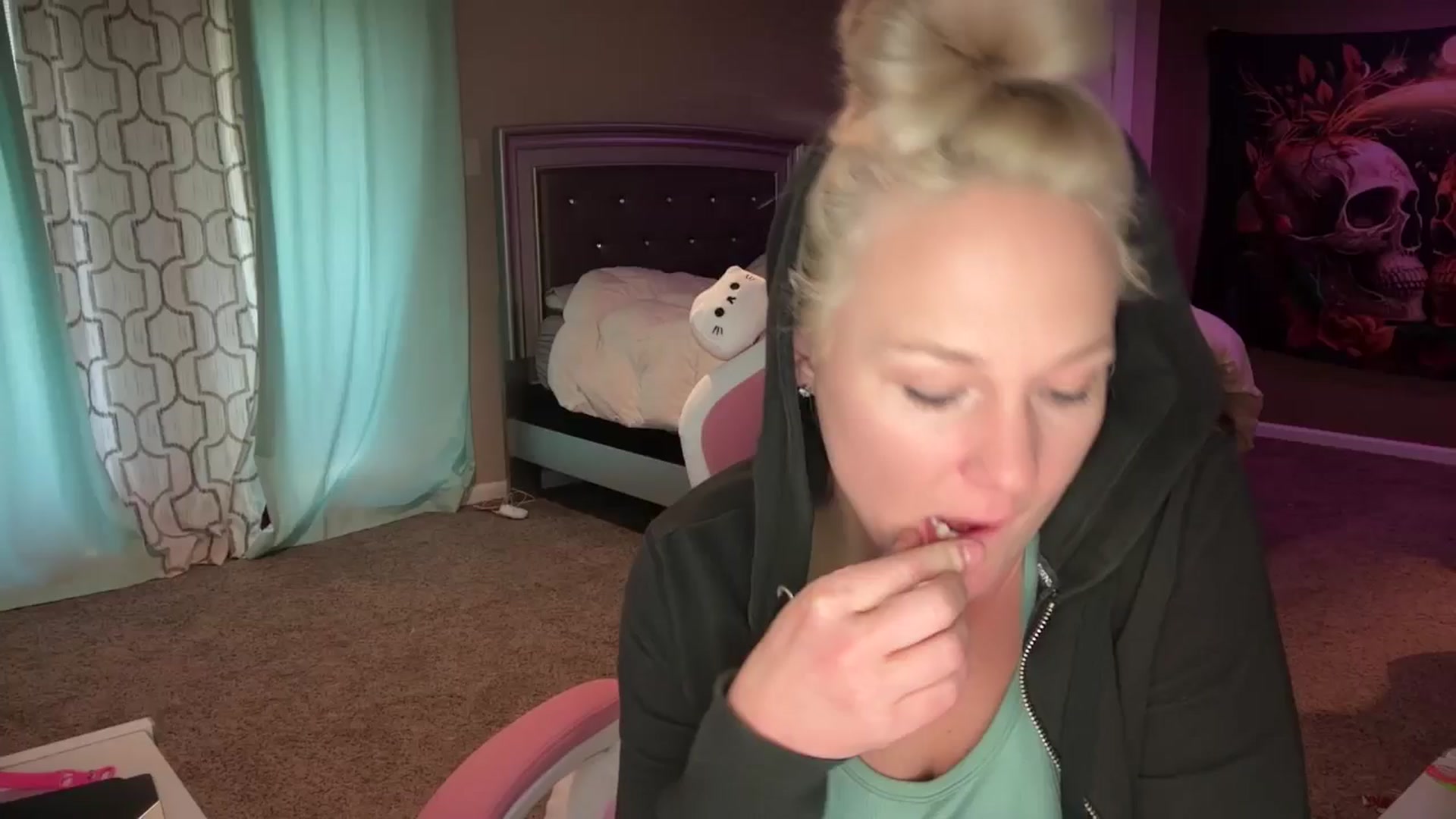 Gallery image thumbnail from AshlynnStorm's myfreecams stream on, 02/27/2025, 20:10 image 6 of 20