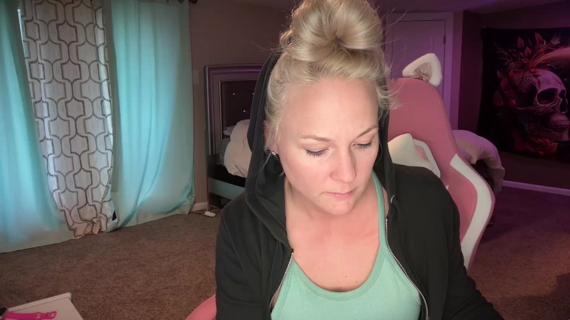 Gallery image thumbnail from AshlynnStorm's myfreecams stream on, 02/27/2025, 20:10 image 15 of 20
