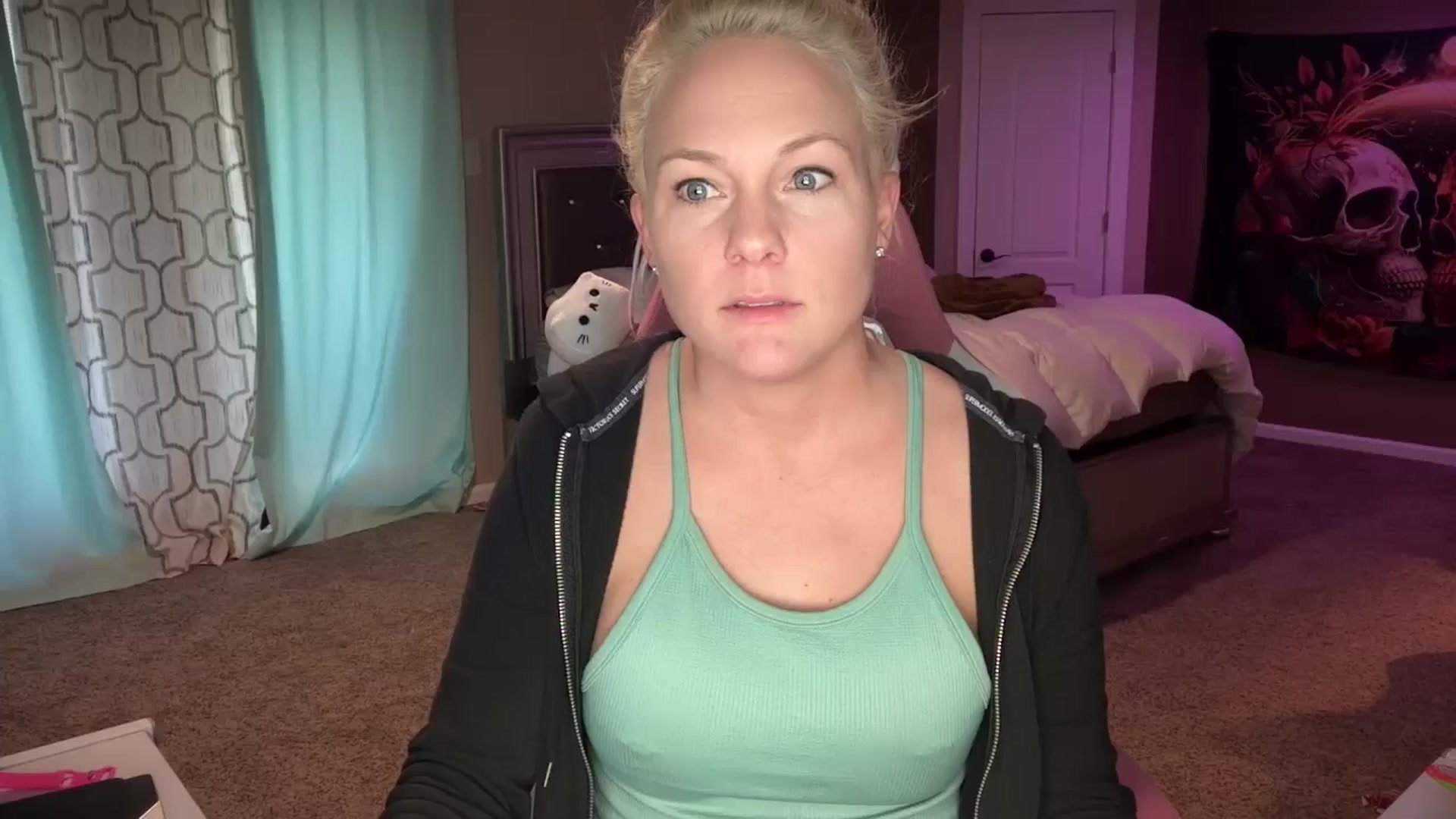 Gallery image thumbnail from AshlynnStorm's myfreecams stream on, 02/27/2025, 20:10 image 1 of 20