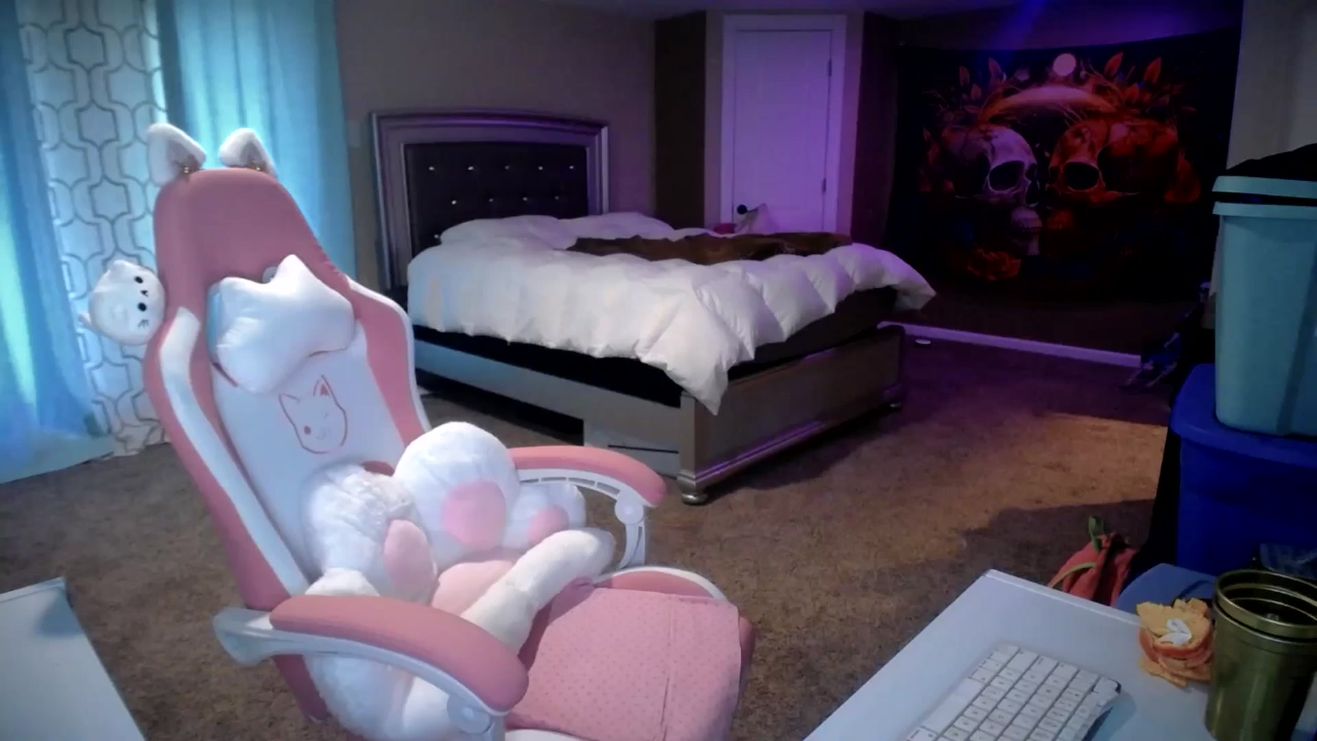 Gallery image thumbnail from AshlynnStorm's myfreecams stream on, 03/03/2025, 19:59 image 15 of 20