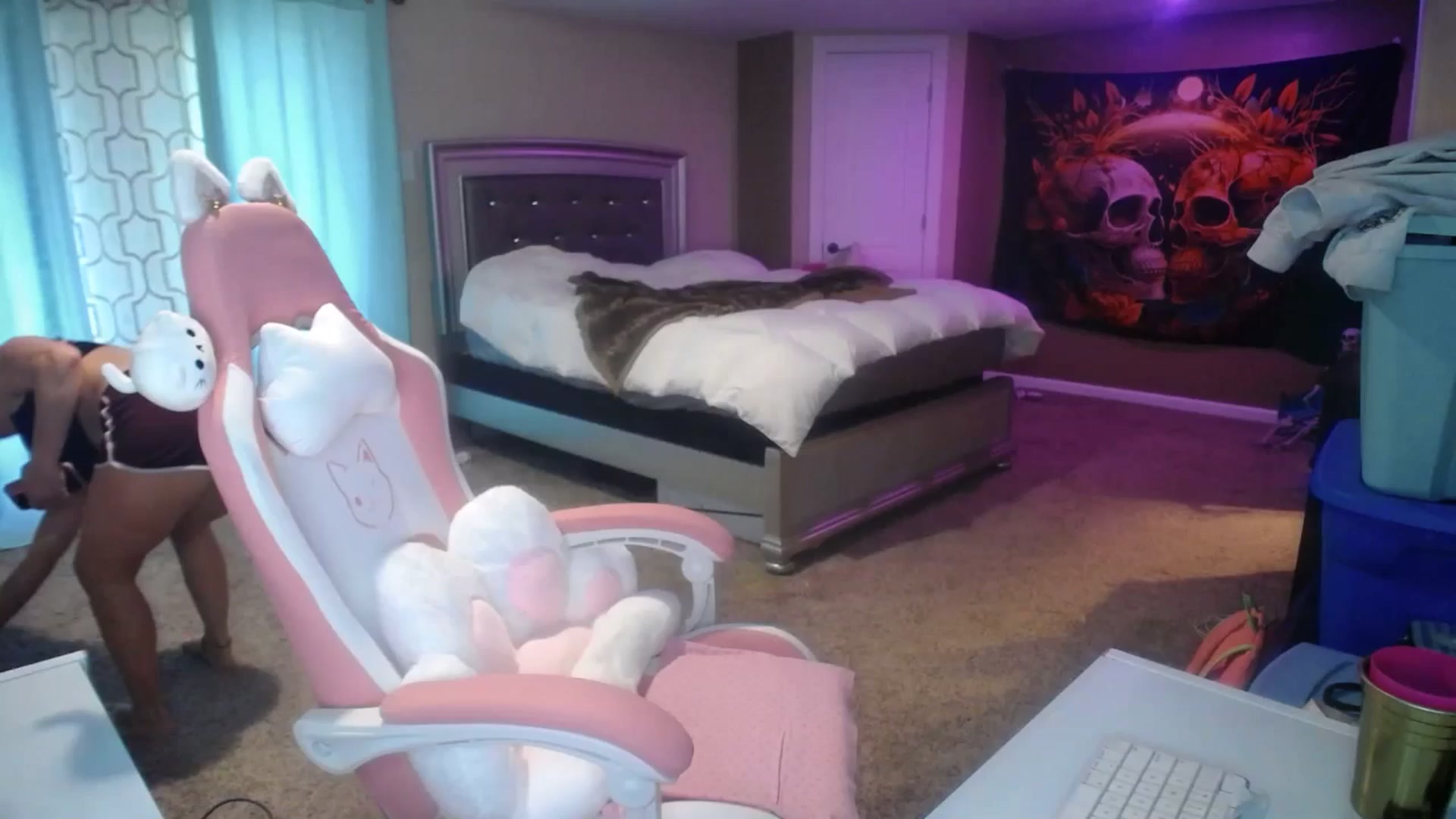 Gallery image thumbnail from AshlynnStorm's myfreecams stream on, 03/04/2025, 20:01 image 1 of 20