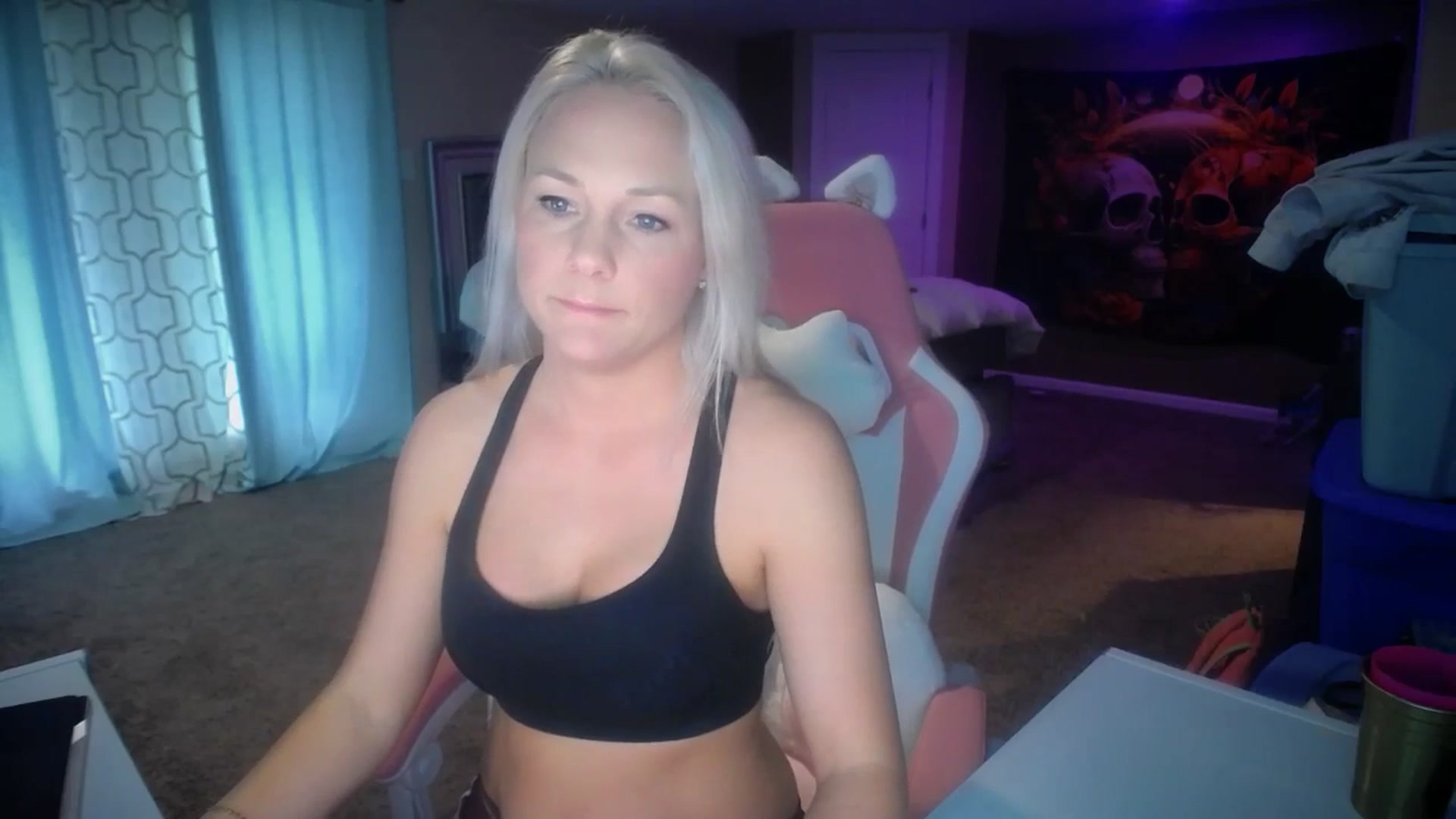 Gallery image thumbnail from AshlynnStorm's myfreecams stream on, 03/04/2025, 20:01 image 3 of 20