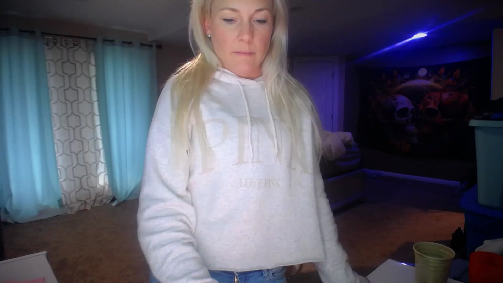 Gallery image thumbnail from AshlynnStorm's myfreecams stream on, 03/20/2025, 17:30 image 3 of 20