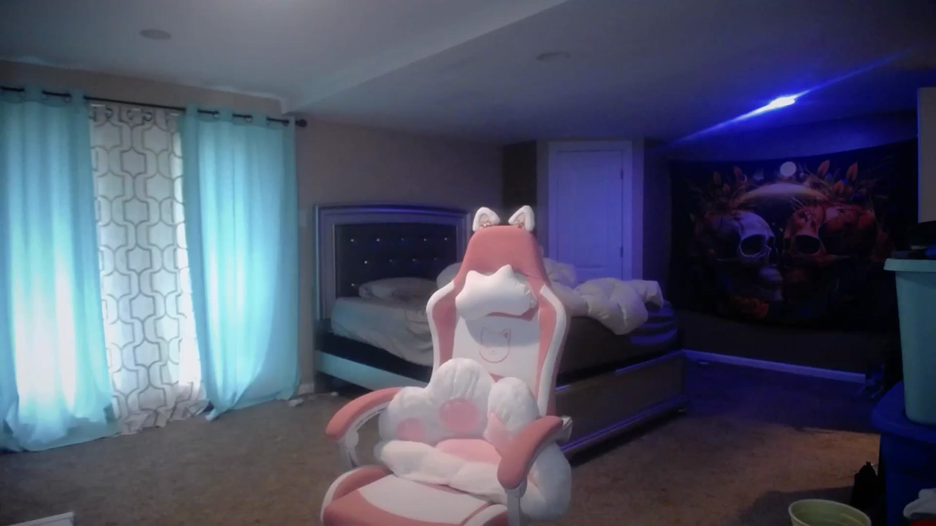 Gallery image thumbnail from AshlynnStorm's myfreecams stream on, 03/20/2025, 17:30 image 9 of 20