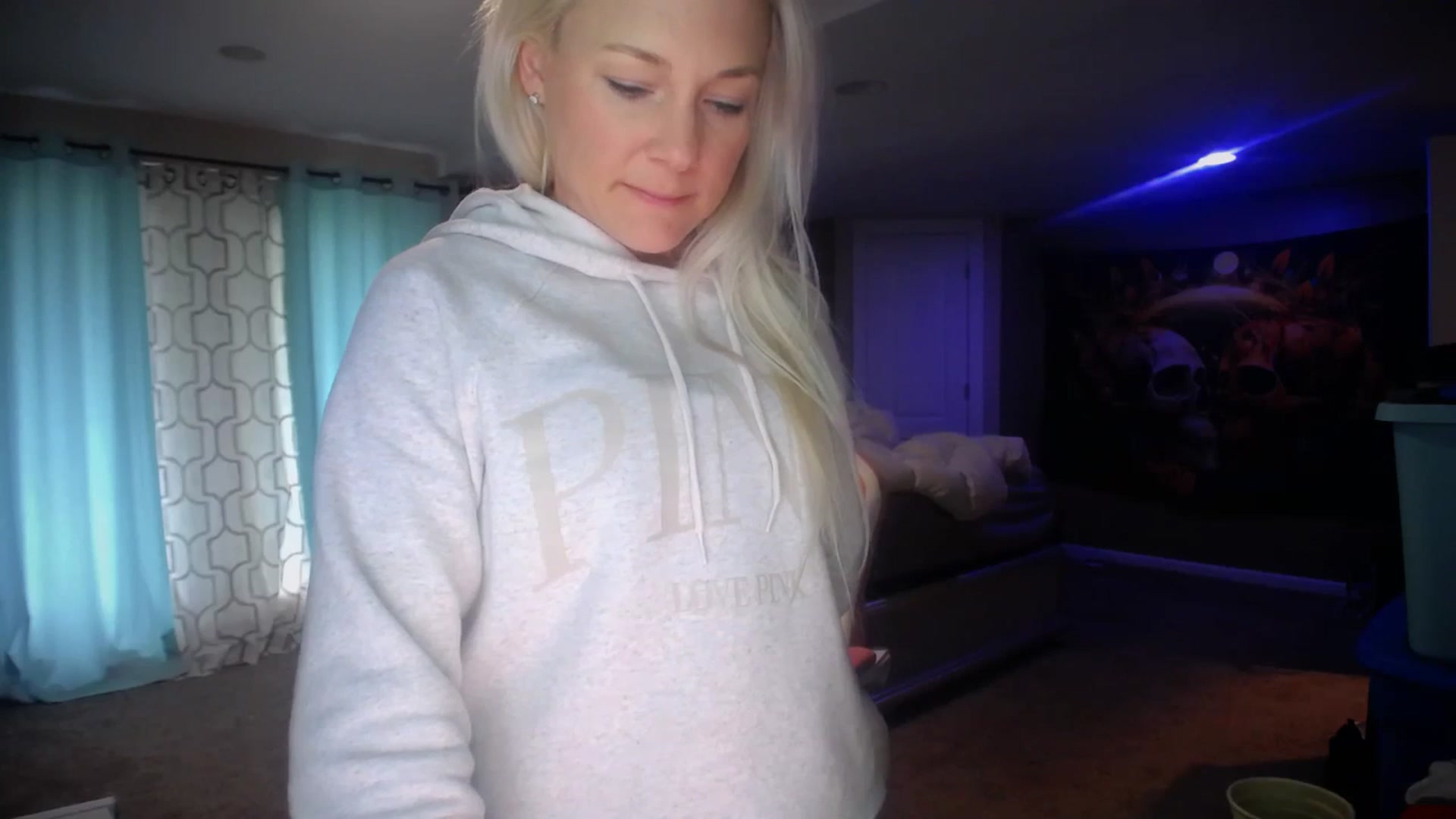 Gallery image thumbnail from AshlynnStorm's myfreecams stream on, 03/20/2025, 17:30 image 7 of 20