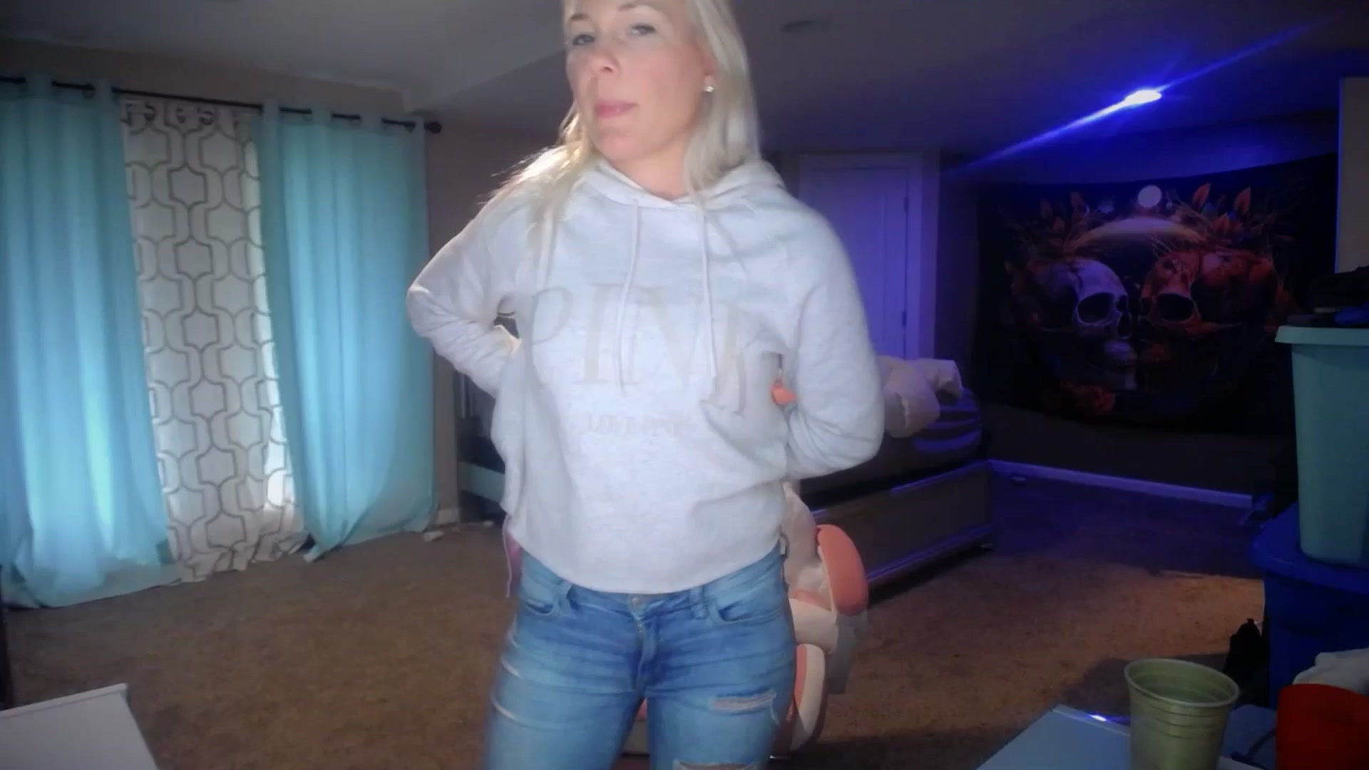 Gallery image thumbnail from AshlynnStorm's myfreecams stream on, 03/20/2025, 17:30 image 1 of 20