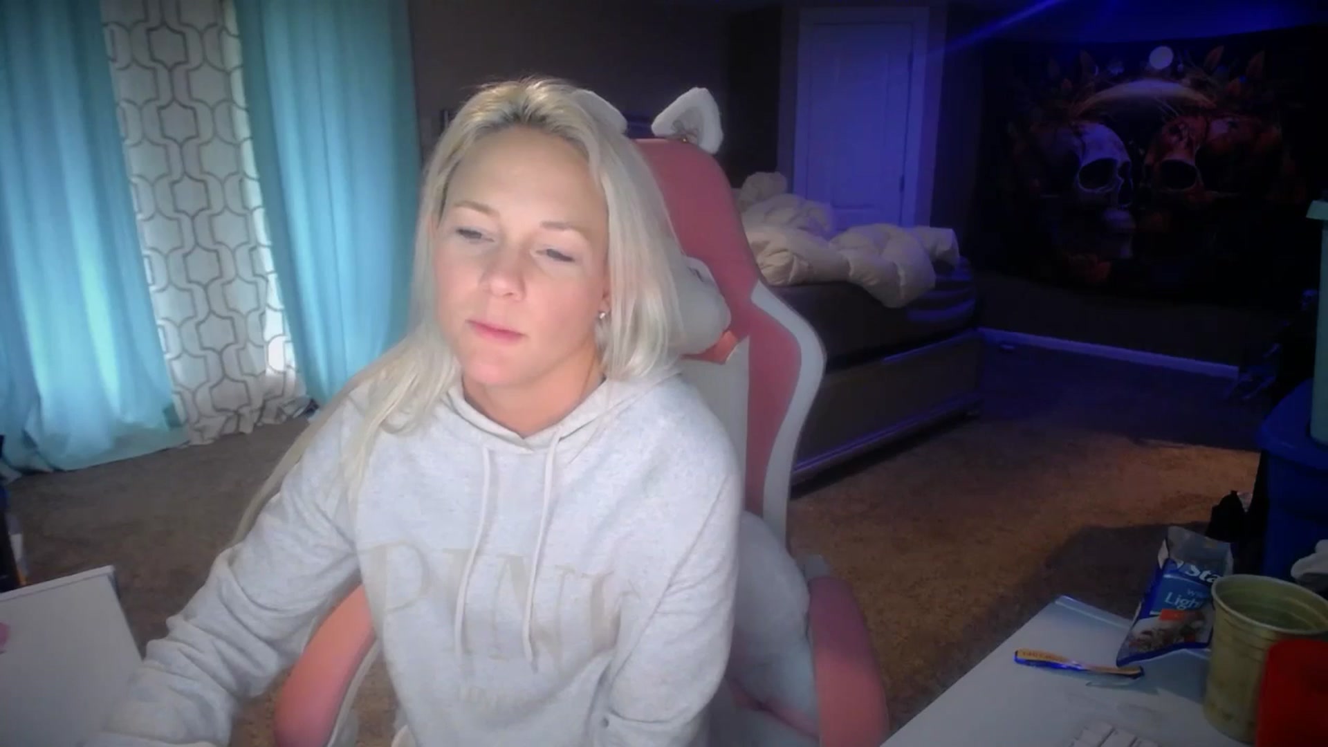 Gallery image thumbnail from AshlynnStorm's myfreecams stream on, 03/20/2025, 17:30 image 15 of 20