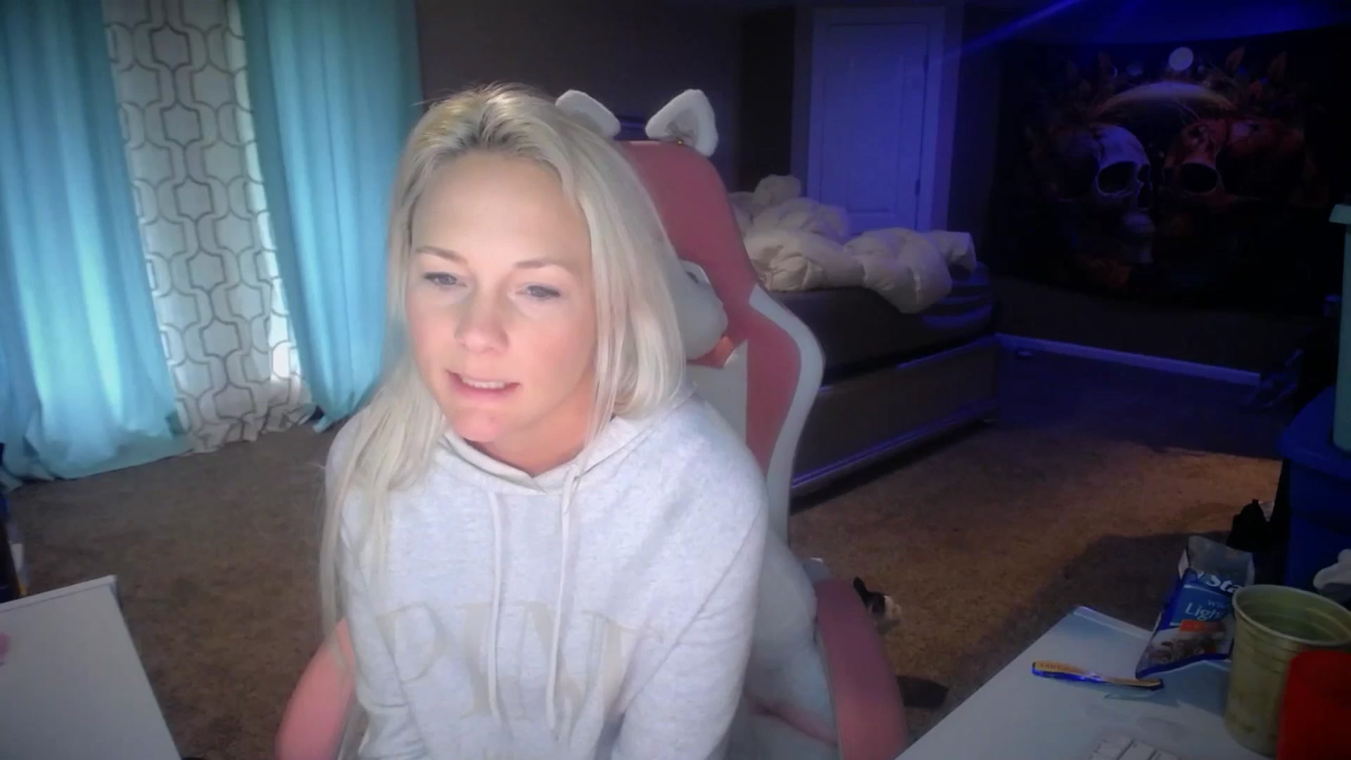 Gallery image thumbnail from AshlynnStorm's myfreecams stream on, 03/20/2025, 17:30 image 16 of 20