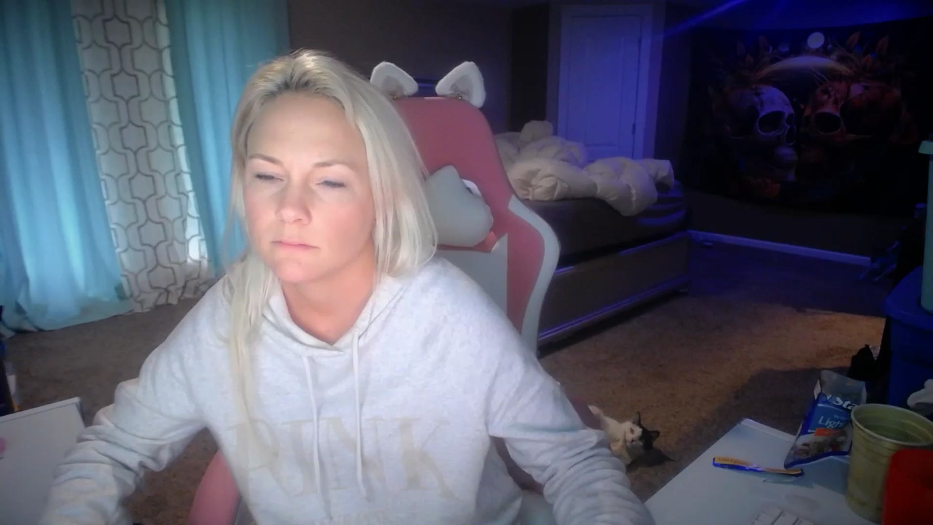 Gallery image thumbnail from AshlynnStorm's myfreecams stream on, 03/20/2025, 17:30 image 18 of 20