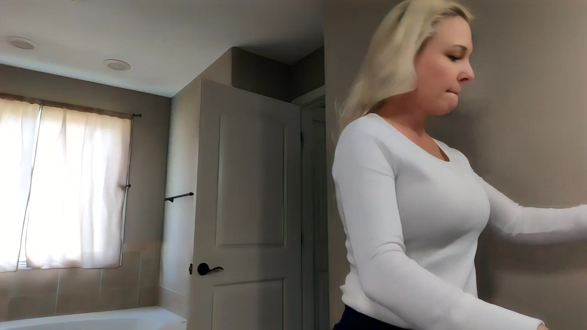 Gallery image thumbnail from AshlynnStorm's myfreecams stream on, 03/25/2025, 19:13 image 19 of 20
