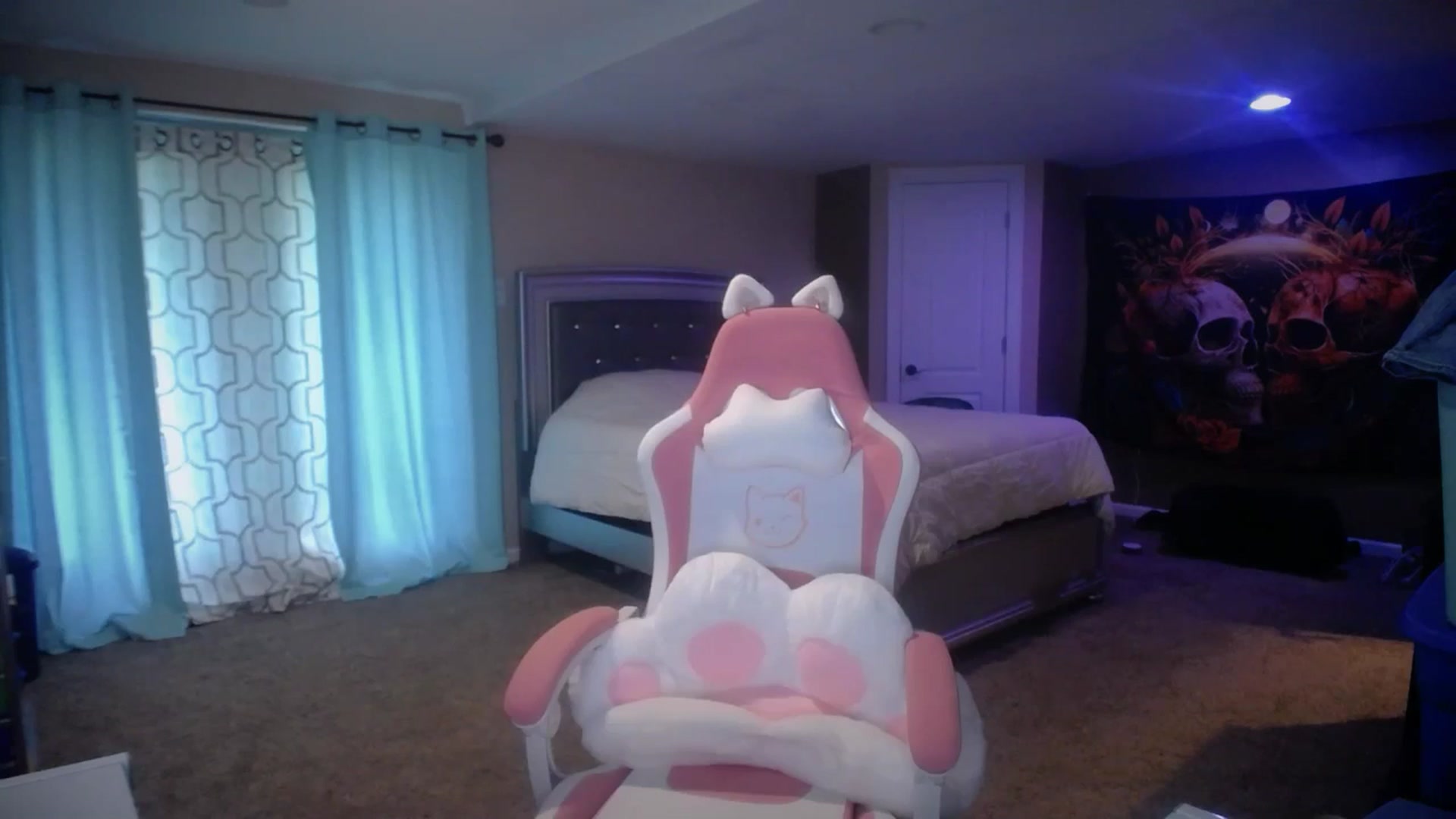 Gallery image thumbnail from AshlynnStorm's myfreecams stream on, 04/14/2025, 18:58 image 6 of 20