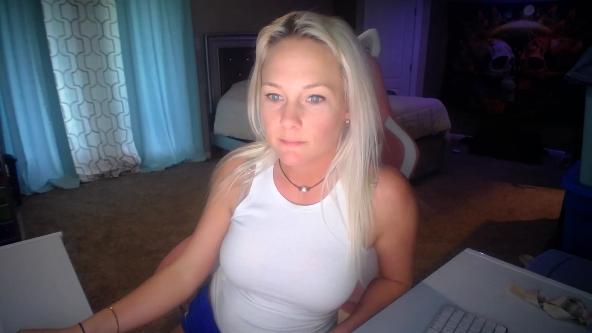 Gallery image thumbnail from AshlynnStorm's myfreecams stream on, 04/14/2025, 18:58 image 18 of 20