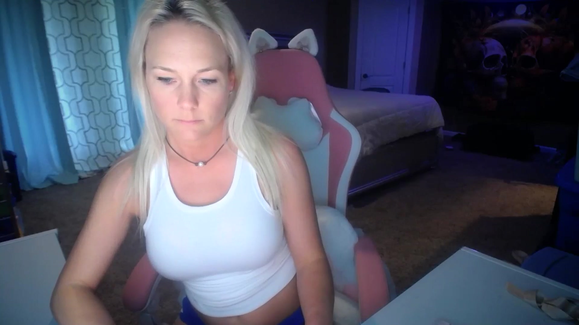 Gallery image thumbnail from AshlynnStorm's myfreecams stream on, 04/14/2025, 18:58 image 7 of 20
