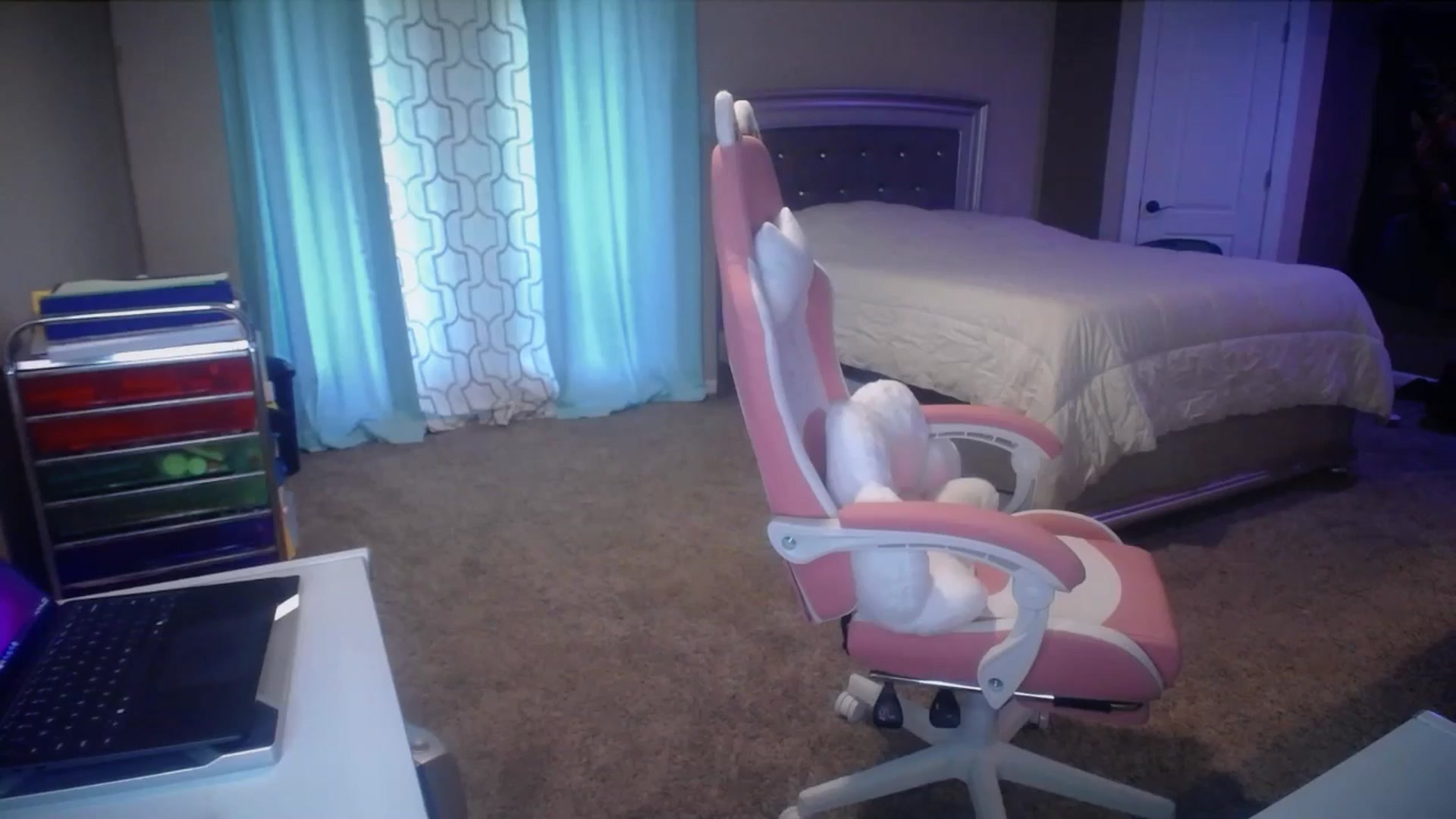 Gallery image thumbnail from AshlynnStorm's myfreecams stream on, 04/16/2025, 19:27 image 15 of 20