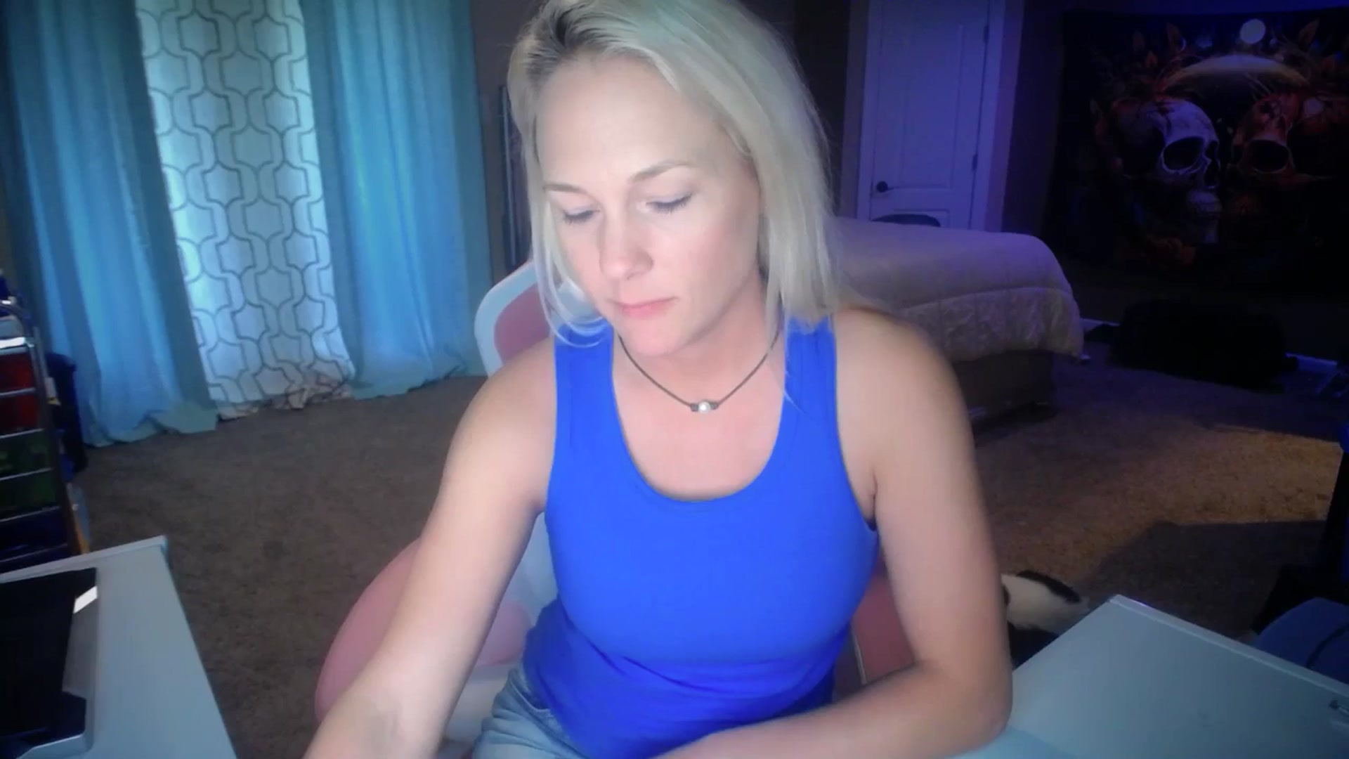 Gallery image thumbnail from AshlynnStorm's myfreecams stream on, 04/16/2025, 19:27 image 18 of 20