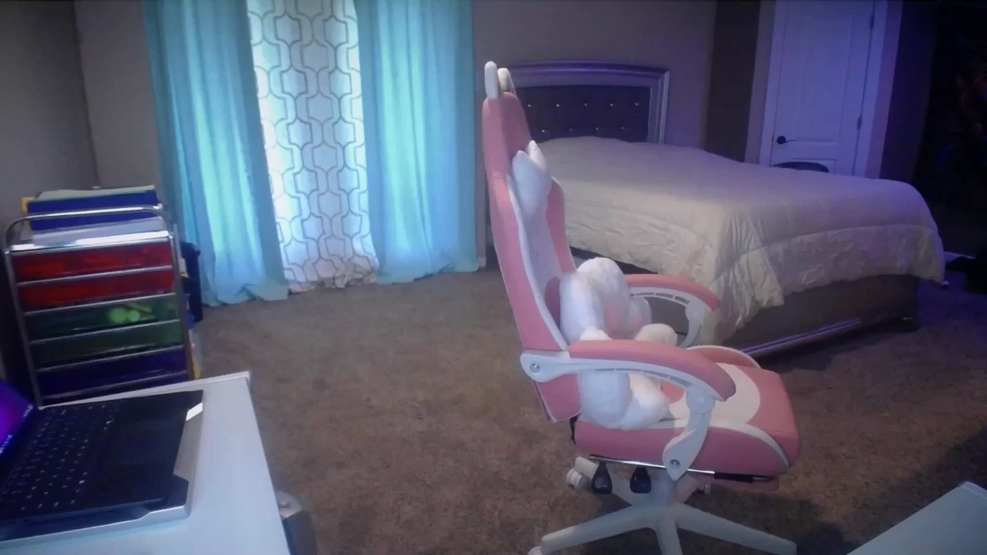 Gallery image thumbnail from AshlynnStorm's myfreecams stream on, 04/16/2025, 19:27 image 14 of 20