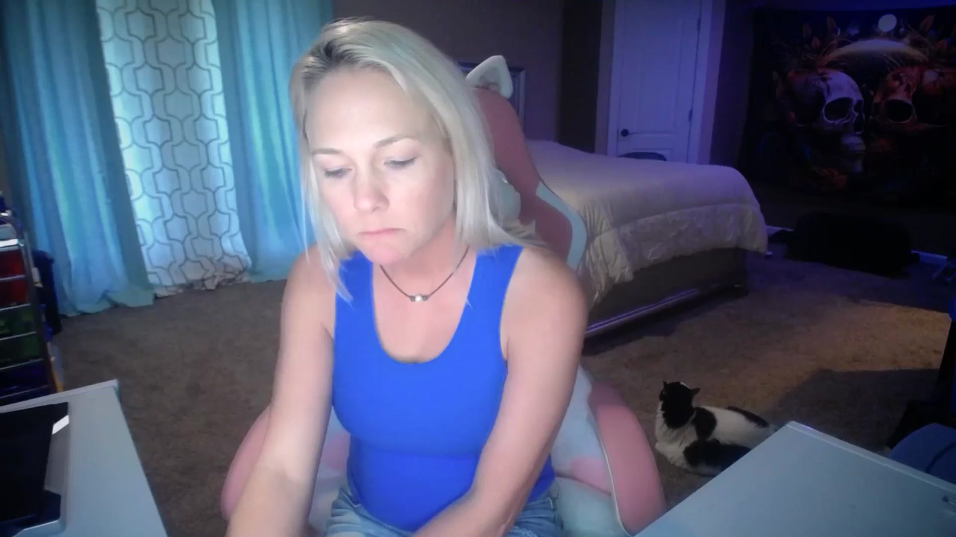 Gallery image thumbnail from AshlynnStorm's myfreecams stream on, 04/16/2025, 19:27 image 17 of 20