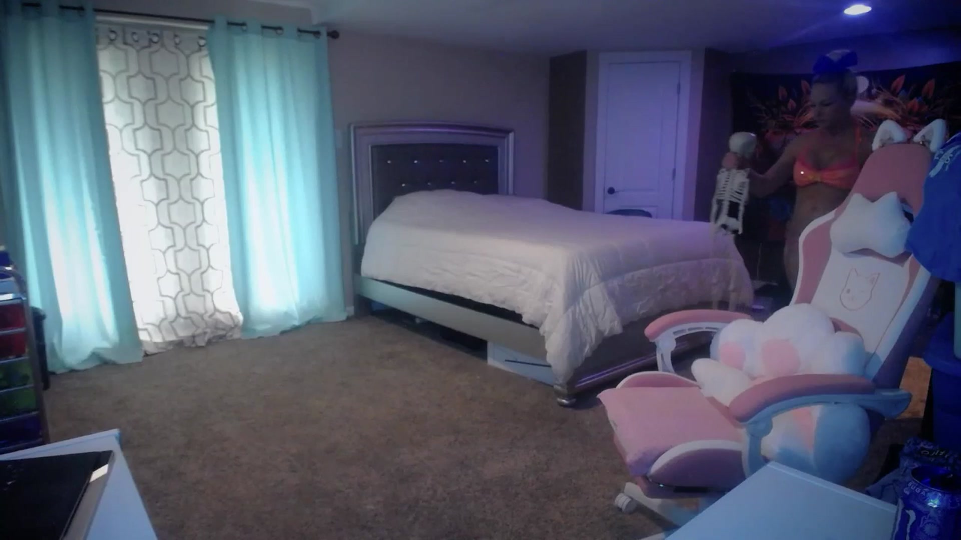 Gallery image thumbnail from AshlynnStorm's myfreecams stream on, 04/17/2025, 18:16 image 6 of 20