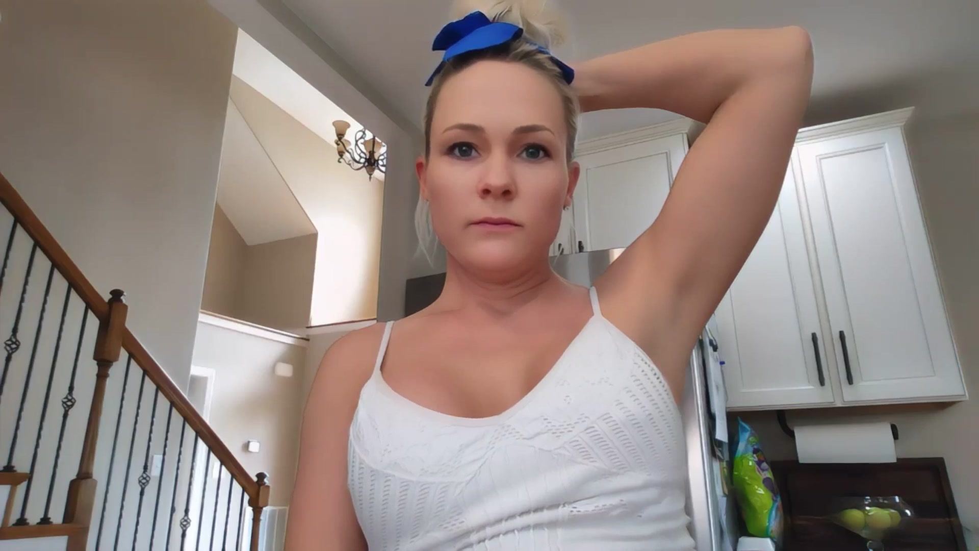 Gallery image thumbnail from AshlynnStorm's myfreecams stream on, 04/17/2025, 21:09 image 10 of 20