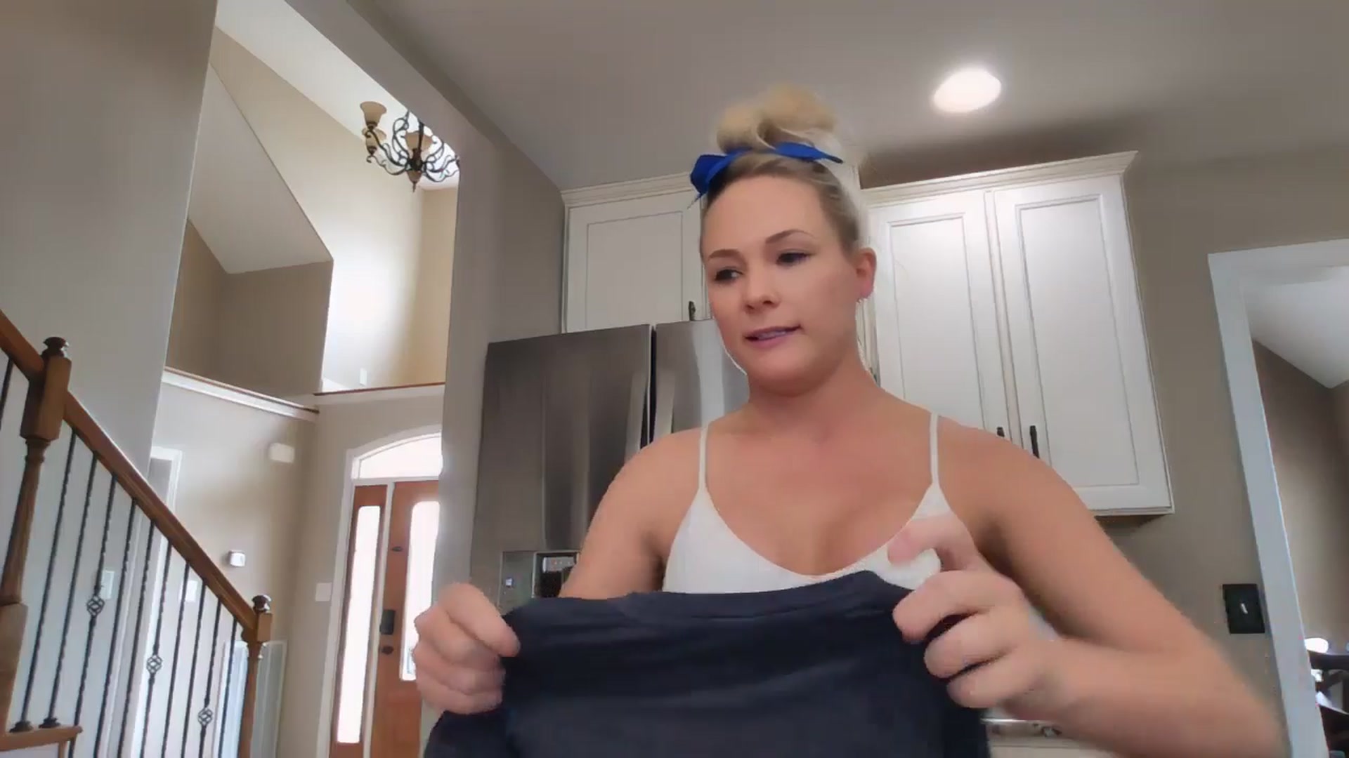 Gallery image thumbnail from AshlynnStorm's myfreecams stream on, 04/17/2025, 21:09 image 3 of 20