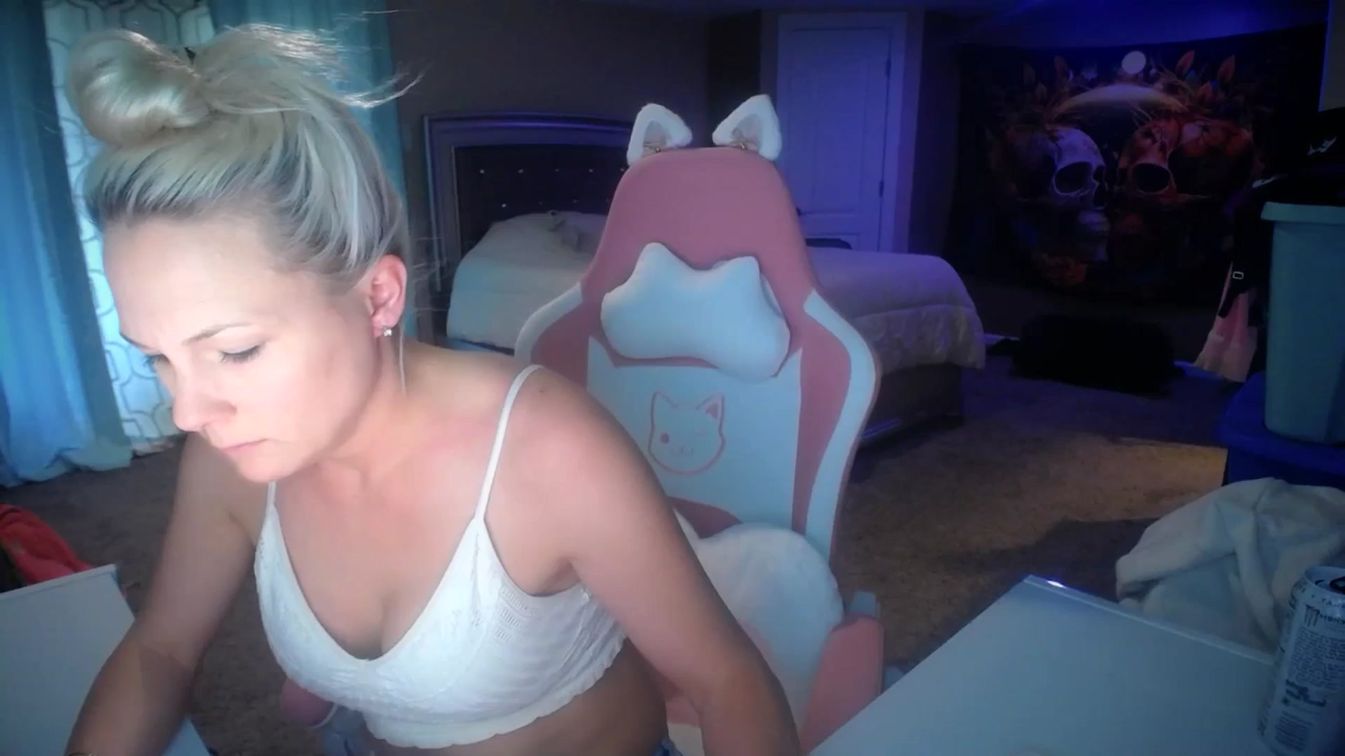 Gallery image thumbnail from AshlynnStorm's myfreecams stream on, 04/22/2025, 18:05 image 16 of 20