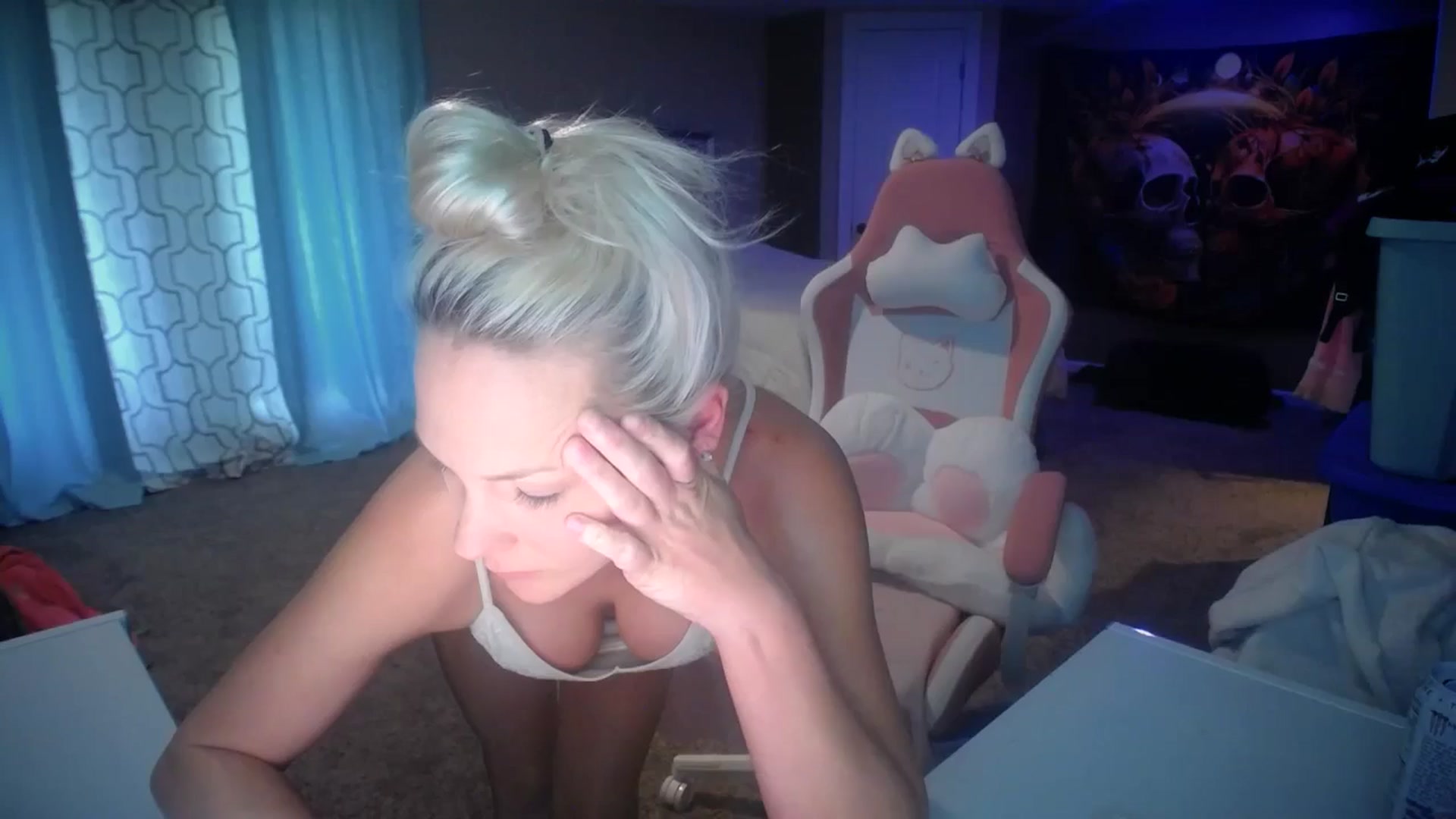Gallery image thumbnail from AshlynnStorm's myfreecams stream on, 04/22/2025, 18:05 image 11 of 20