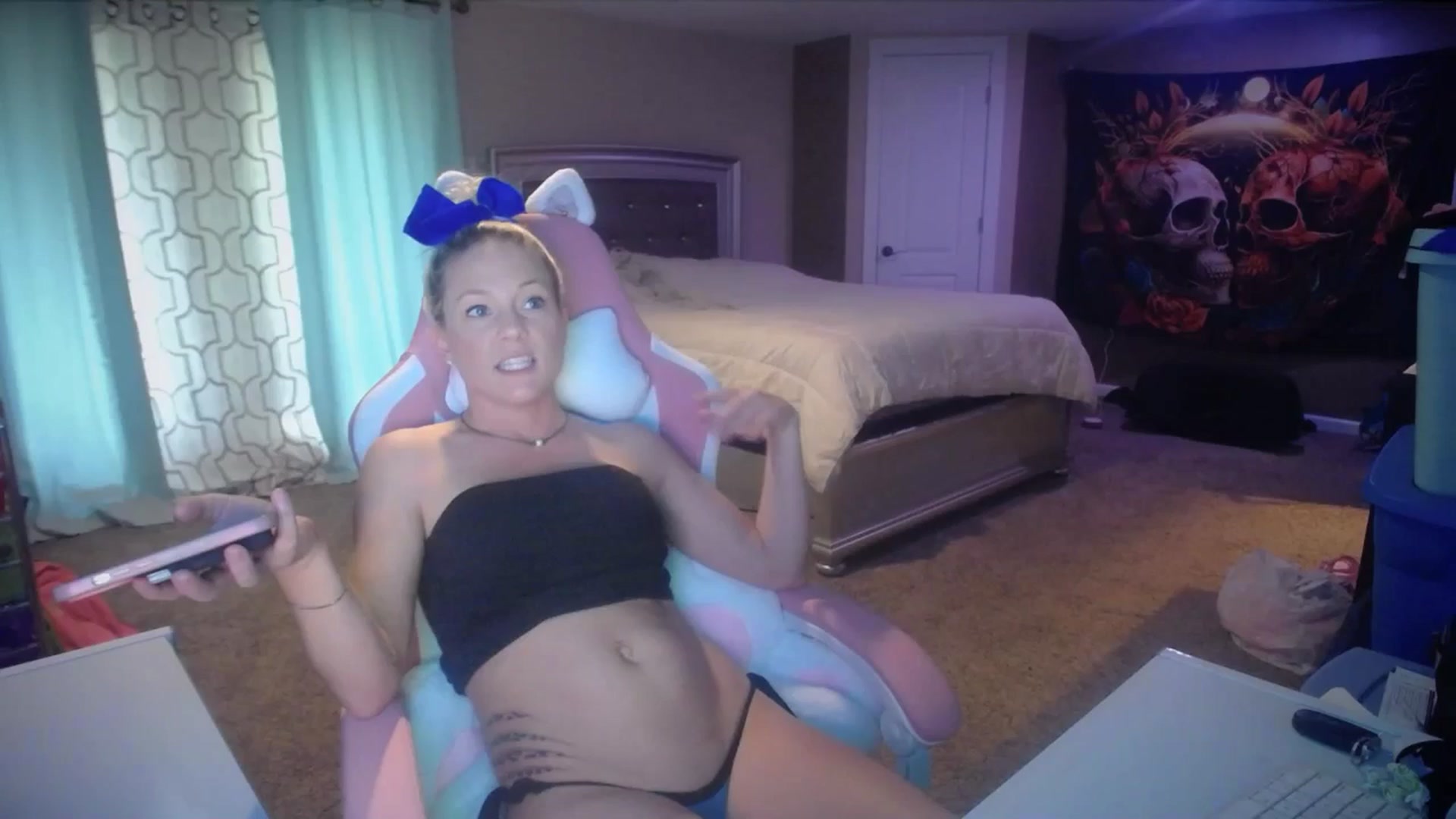 Gallery image thumbnail from AshlynnStorm's myfreecams stream on, 04/28/2025, 19:06 image 11 of 20