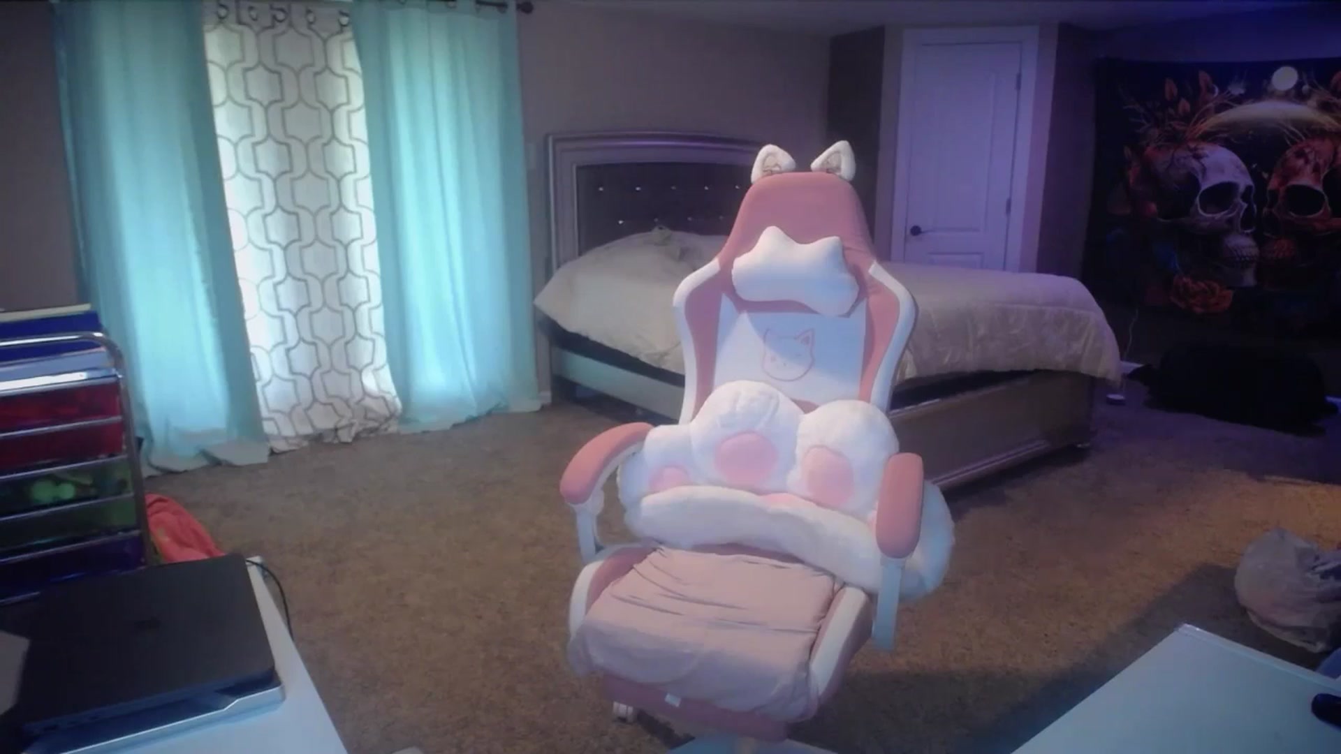 Gallery image thumbnail from AshlynnStorm's myfreecams stream on, 04/28/2025, 19:06 image 14 of 20
