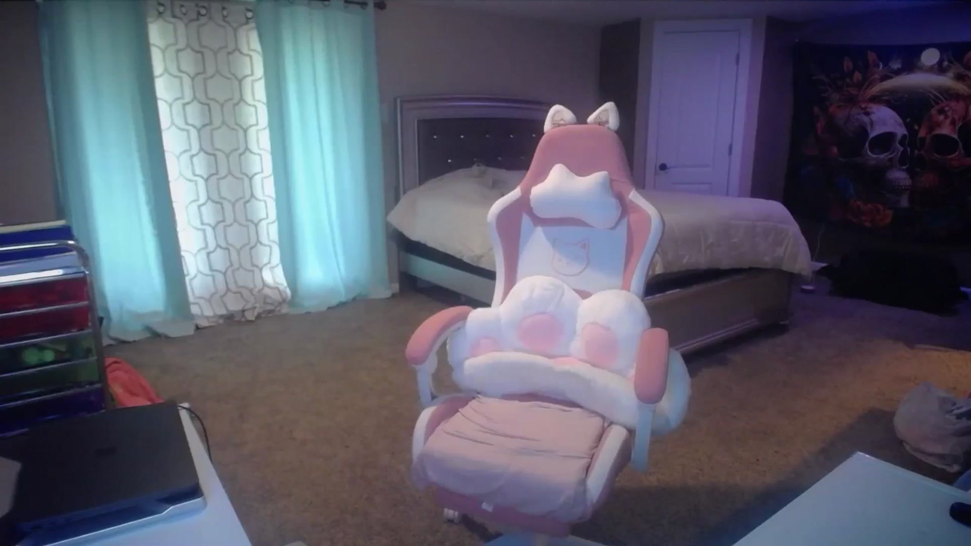 Gallery image thumbnail from AshlynnStorm's myfreecams stream on, 04/28/2025, 19:06 image 15 of 20