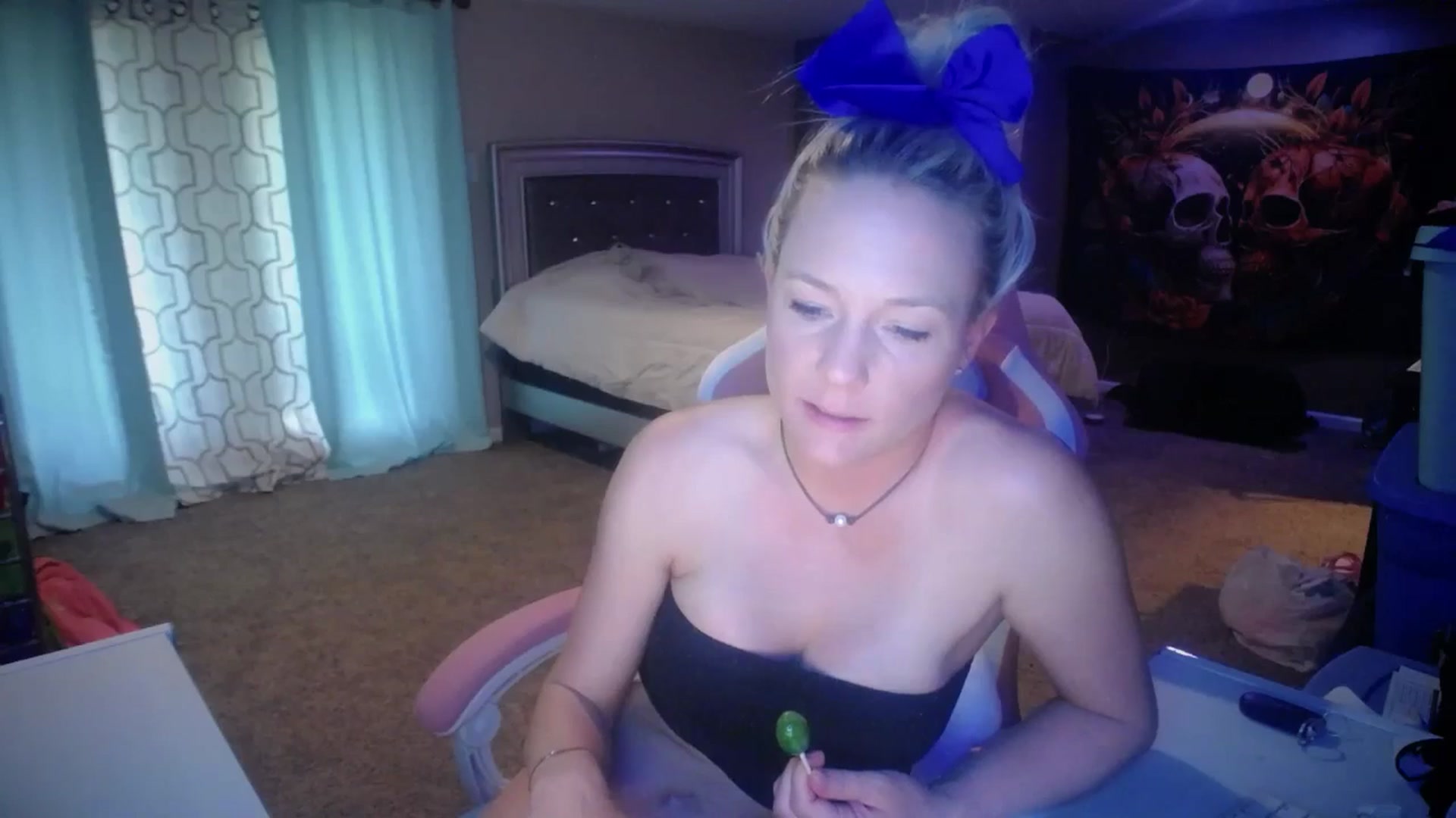 Gallery image thumbnail from AshlynnStorm's myfreecams stream on, 04/28/2025, 19:06 image 10 of 20