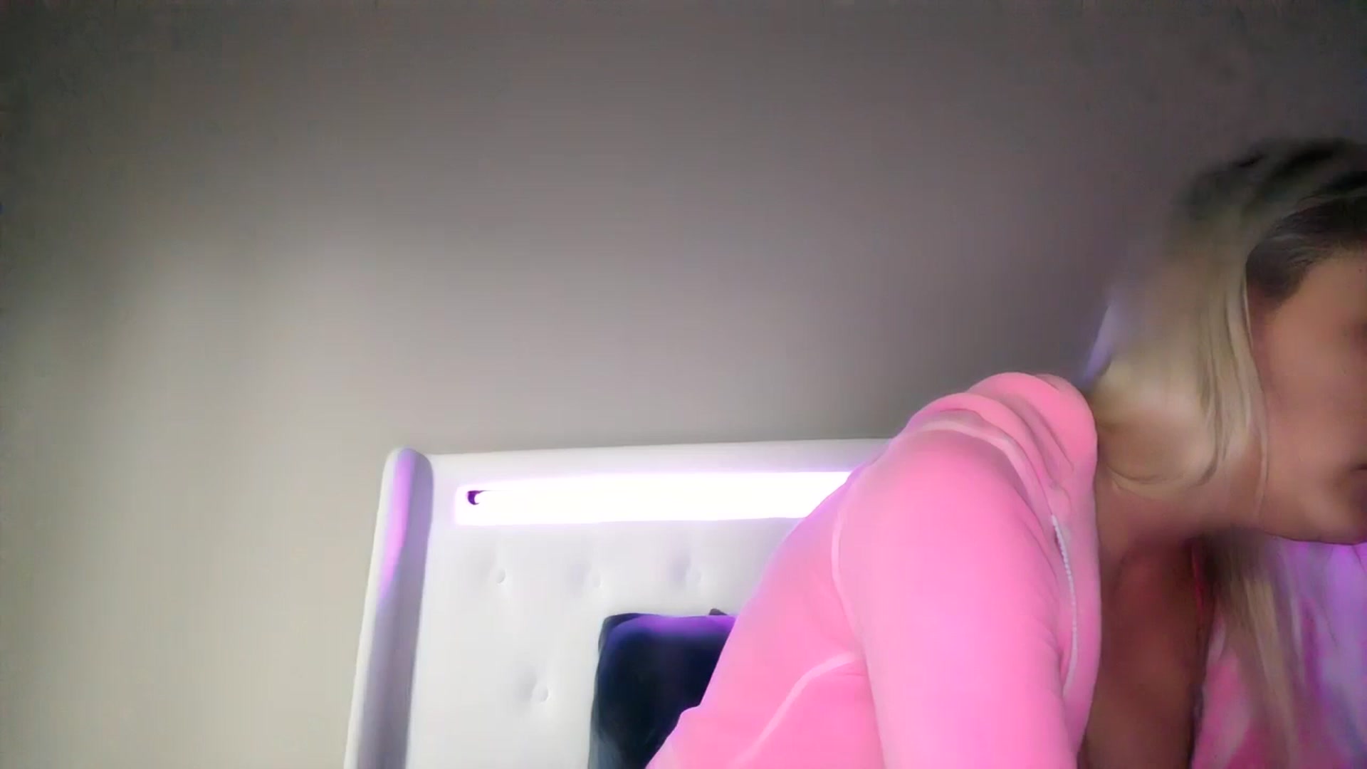 Gallery image thumbnail from AshlynnStorm's myfreecams stream on, 03/25/2026, 07:33 image 7 of 20