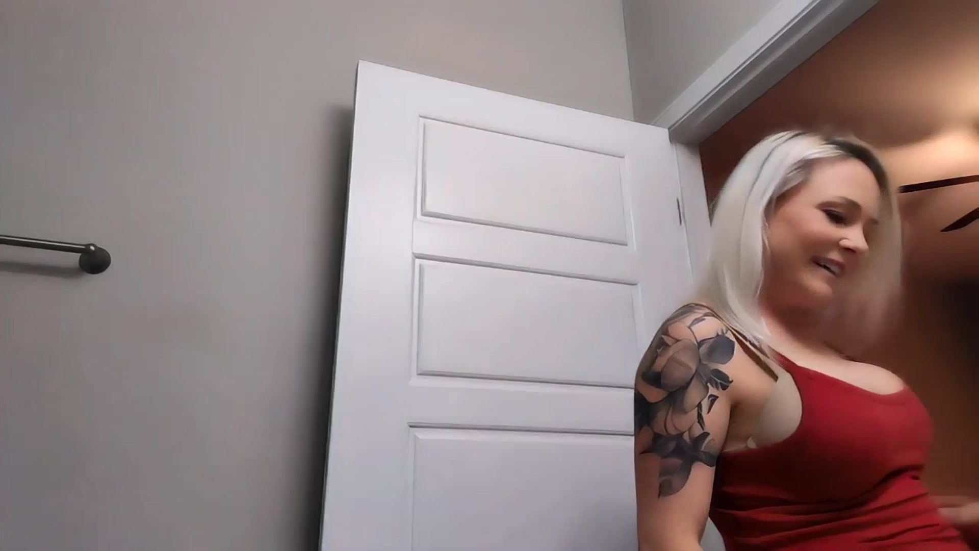 Gallery image thumbnail from AshlynnStorm's myfreecams stream on, 04/15/2026, 17:30 image 7 of 20