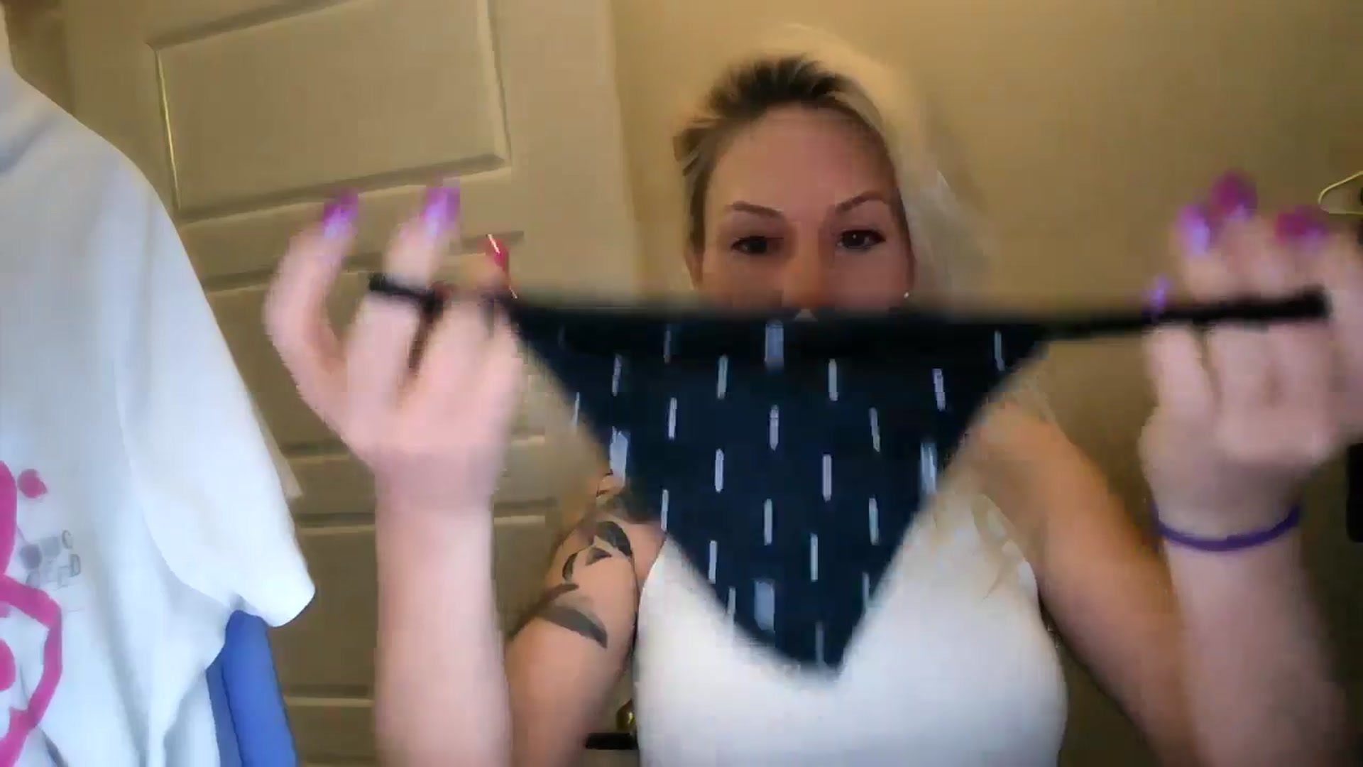 Gallery image thumbnail from AshlynnStorm's myfreecams stream on, 04/23/2026, 08:09 image 15 of 20