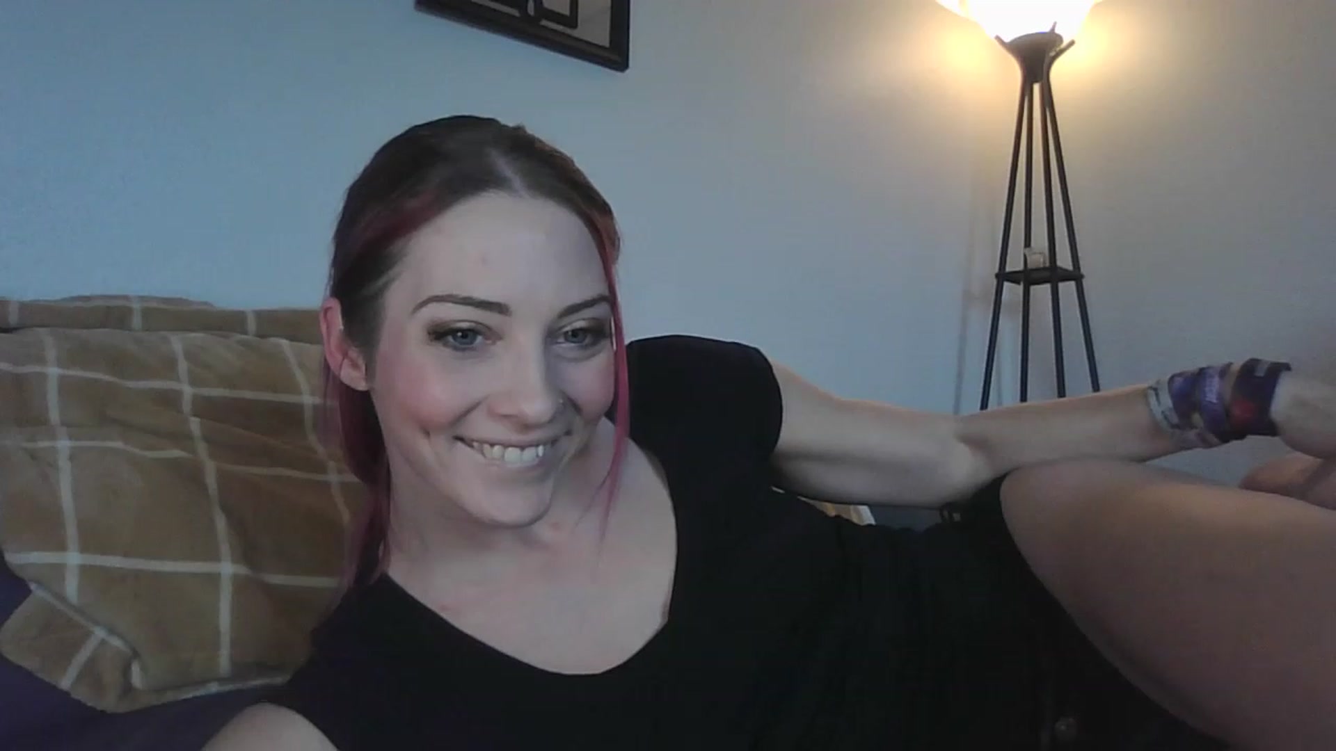 Gallery image thumbnail from Ashlynnelocks's myfreecams stream on, 11/18/2022, 18:41 image 13 of 20