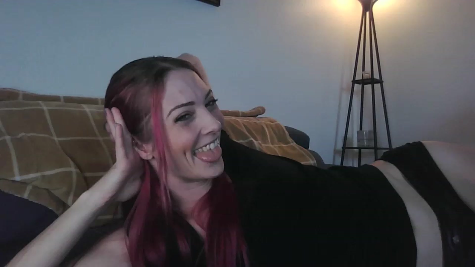 Gallery image thumbnail from Ashlynnelocks's myfreecams stream on, 11/18/2022, 18:41 image 4 of 20