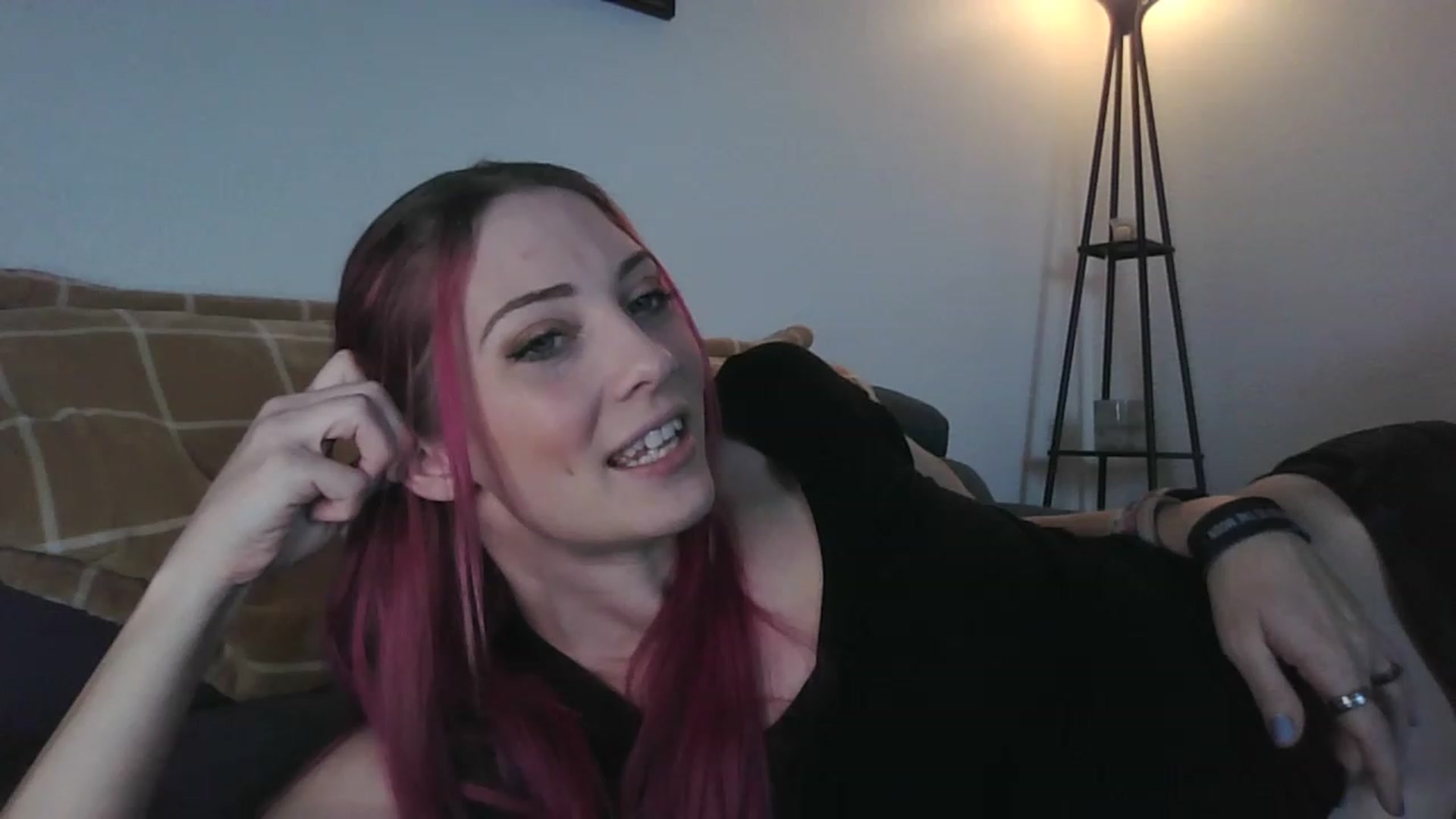 Gallery image thumbnail from Ashlynnelocks's myfreecams stream on, 11/18/2022, 18:41 image 3 of 20