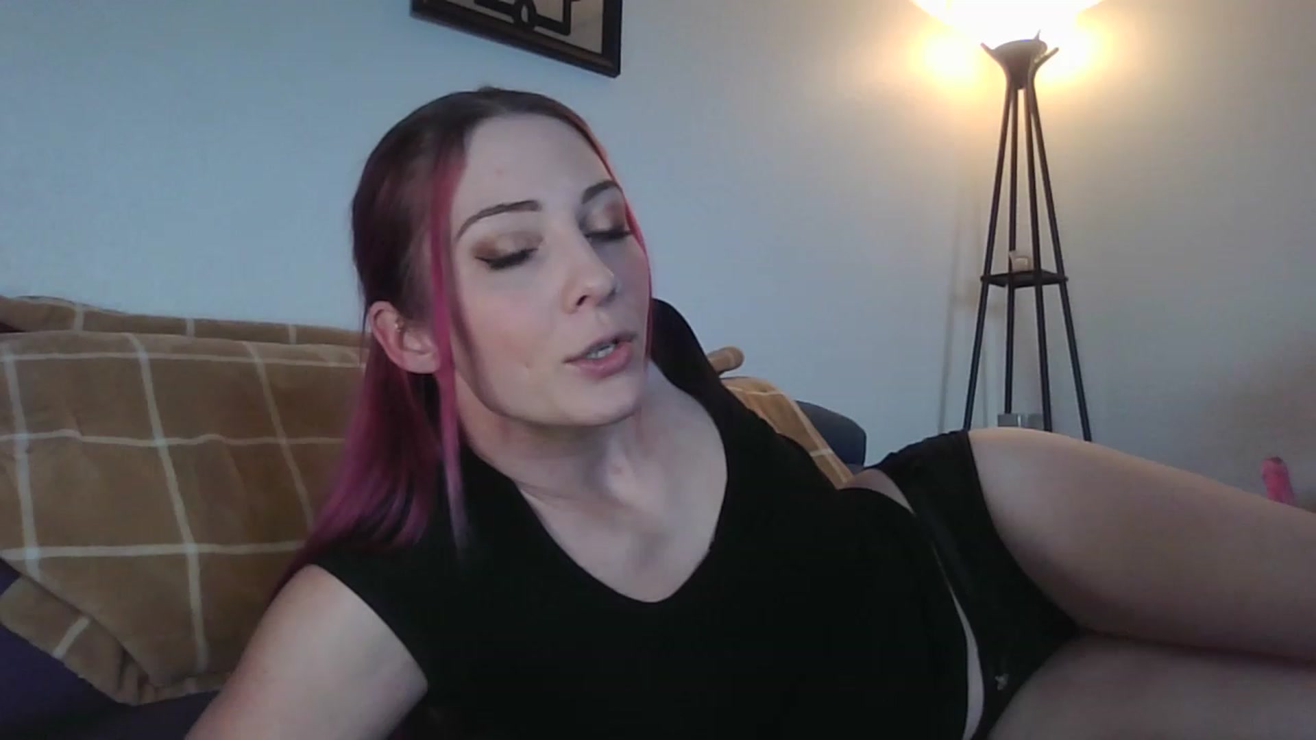 Gallery image thumbnail from Ashlynnelocks's myfreecams stream on, 11/18/2022, 18:41 image 8 of 20