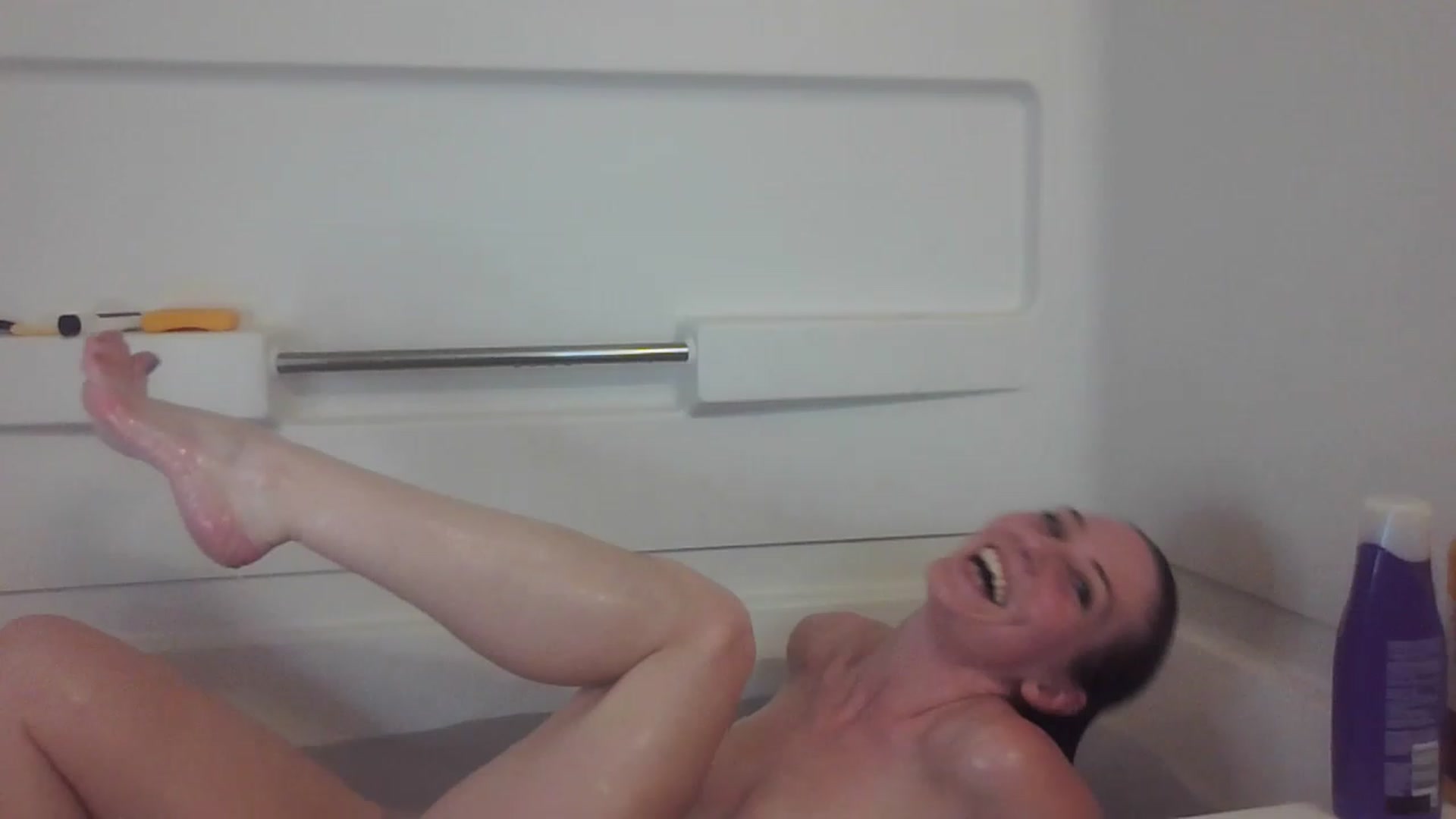 Gallery image thumbnail from Ashlynnelocks's myfreecams stream on, 12/06/2022, 24:59 image 1 of 20