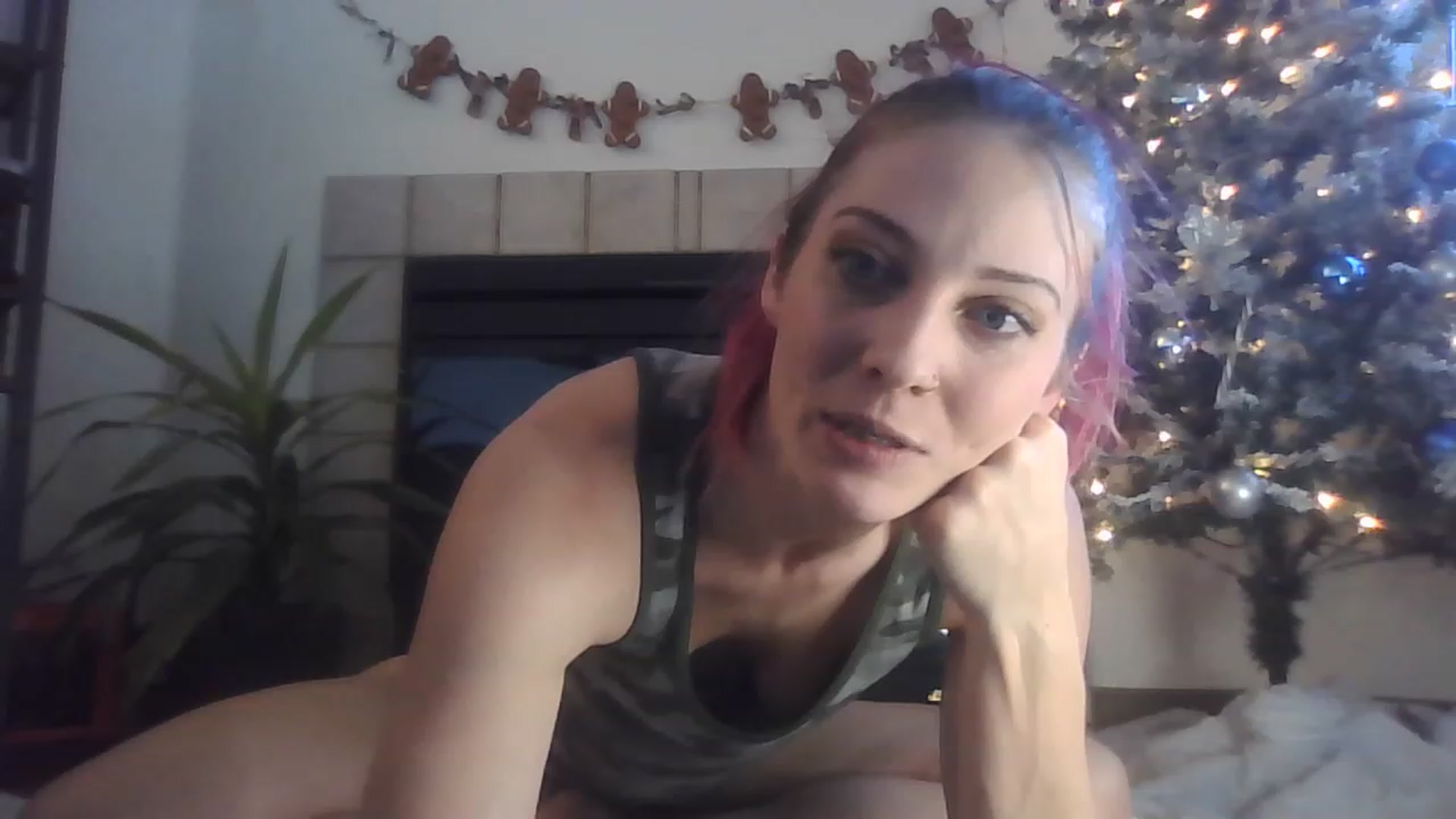 Gallery image thumbnail from Ashlynnelocks's myfreecams stream on, 12/06/2022, 19:50 image 17 of 20
