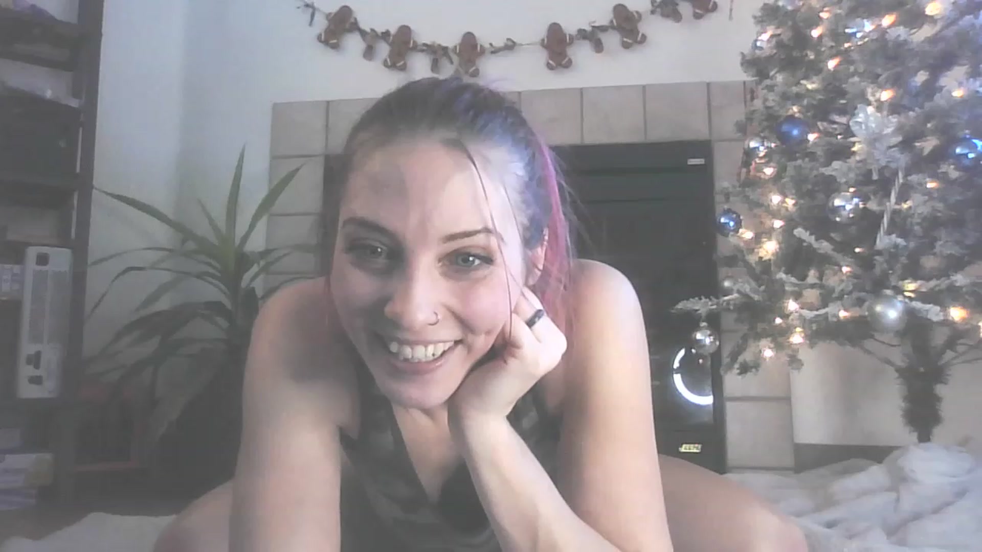Gallery image thumbnail from Ashlynnelocks's myfreecams stream on, 12/06/2022, 21:26 image 16 of 20