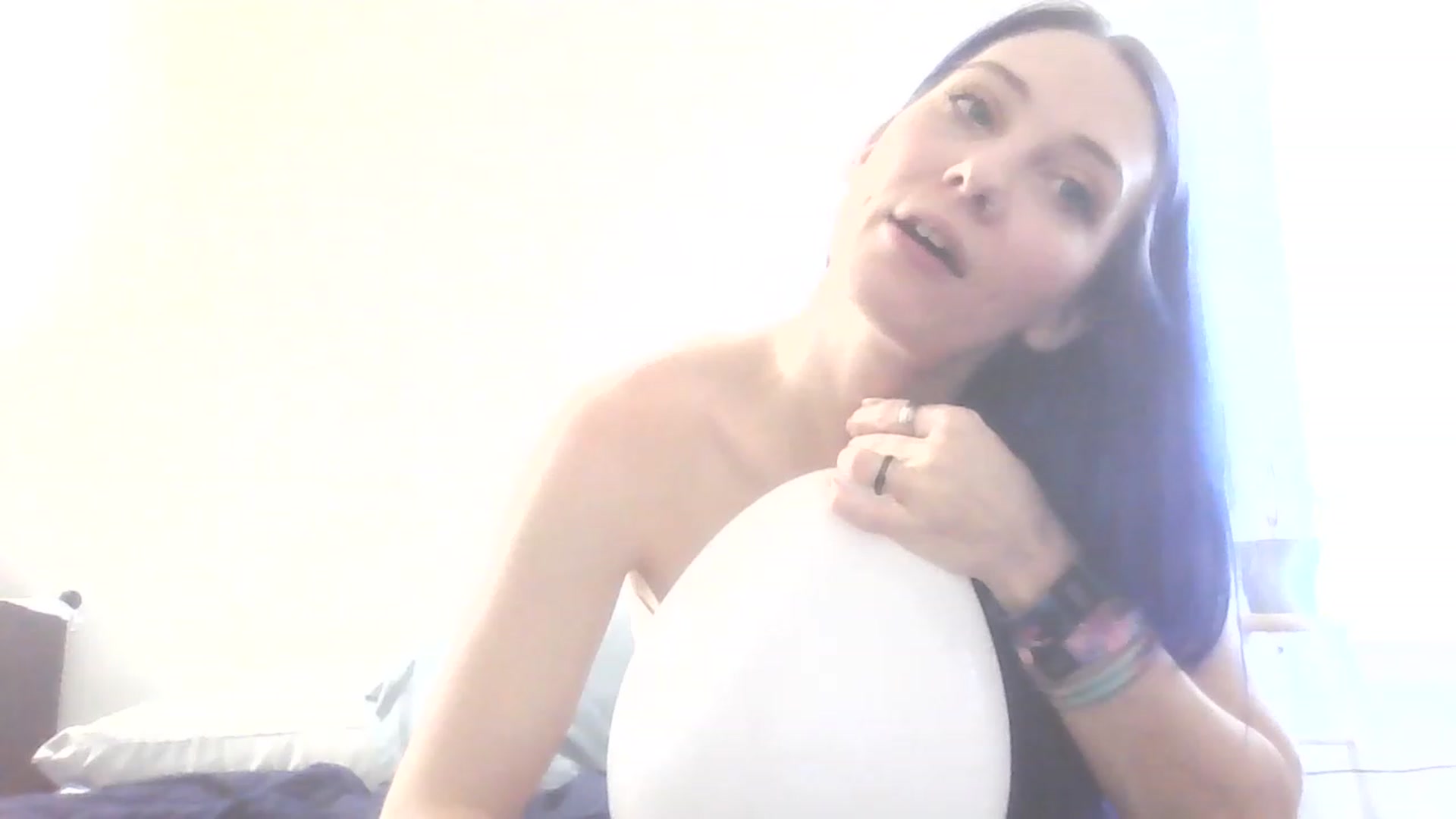 Gallery image thumbnail from Ashlynnelocks's myfreecams stream on, 12/12/2022, 23:00 image 8 of 20