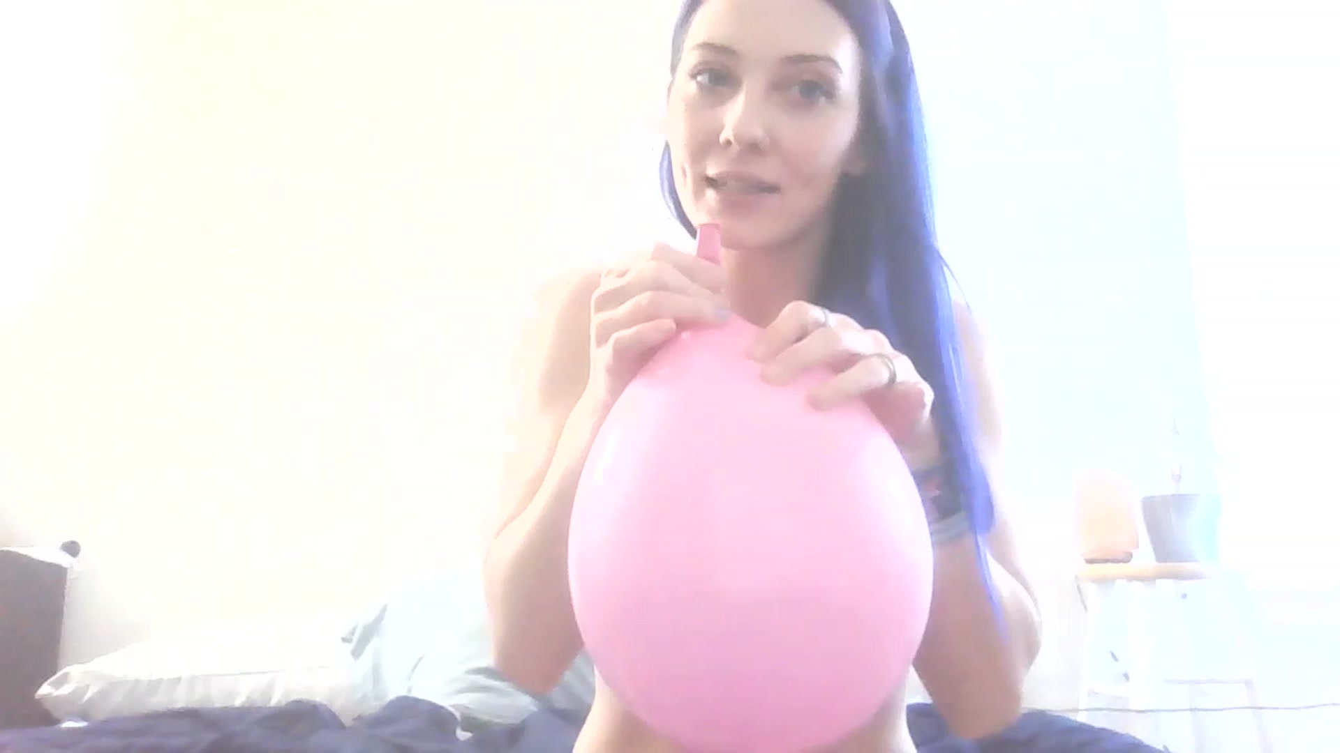 Gallery image thumbnail from Ashlynnelocks's myfreecams stream on, 12/12/2022, 23:00 image 13 of 20